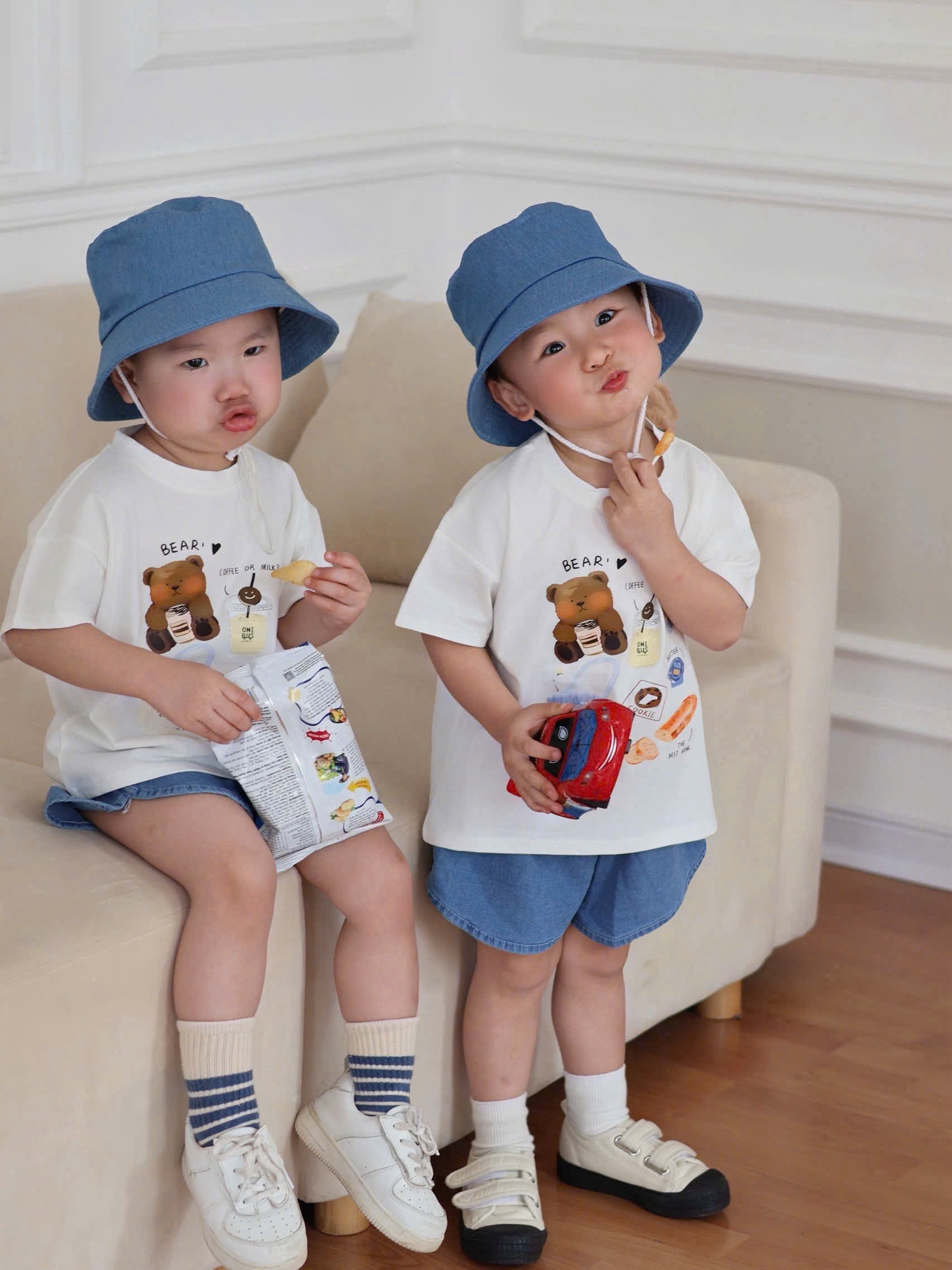 T215 - BỘ ĐÙI BÉ TRAI ÁO TRẮNG GẤU BEAR QUẦN BÒ KÈM MŨ