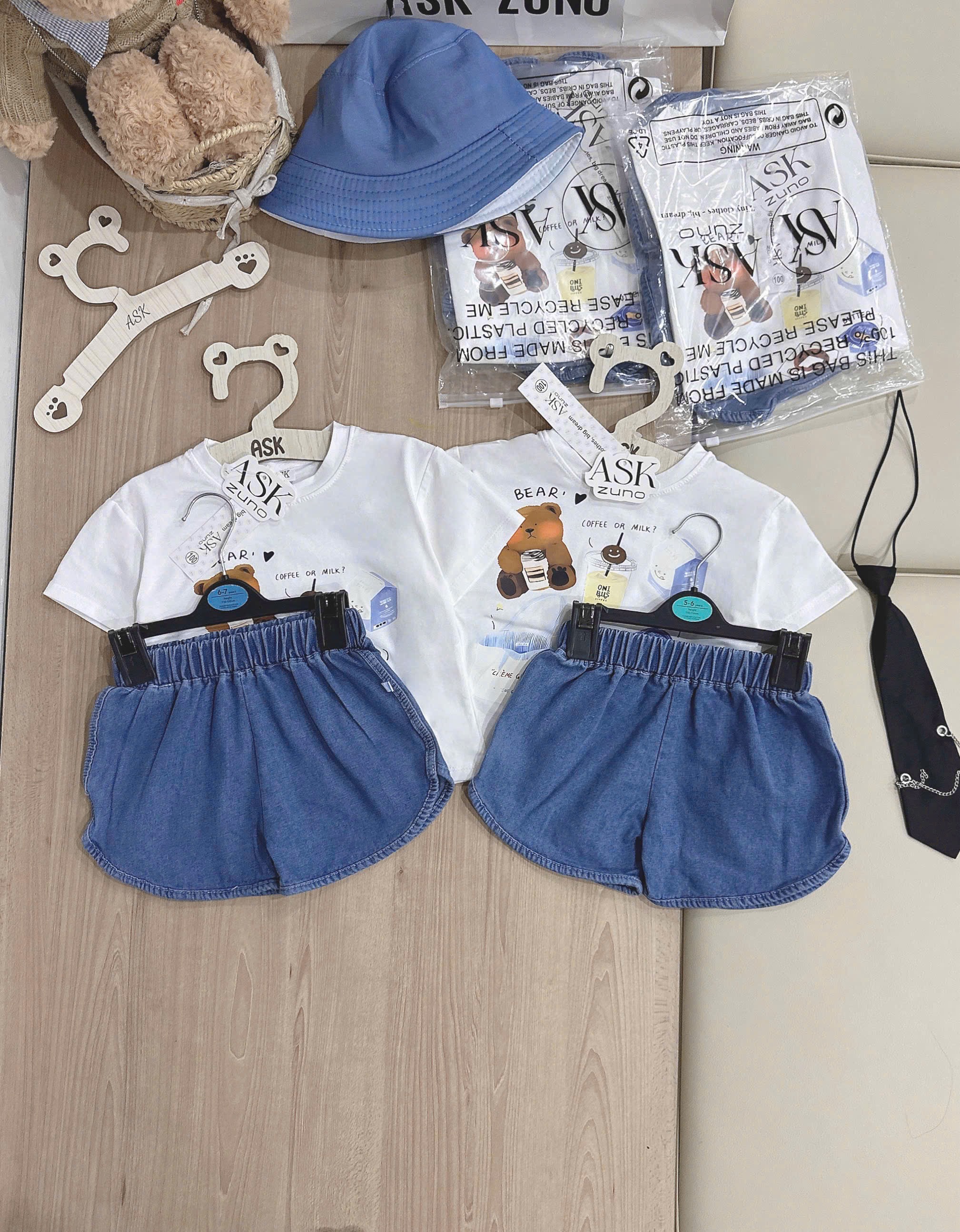 T215 - BỘ ĐÙI BÉ TRAI ÁO TRẮNG GẤU BEAR QUẦN BÒ KÈM MŨ