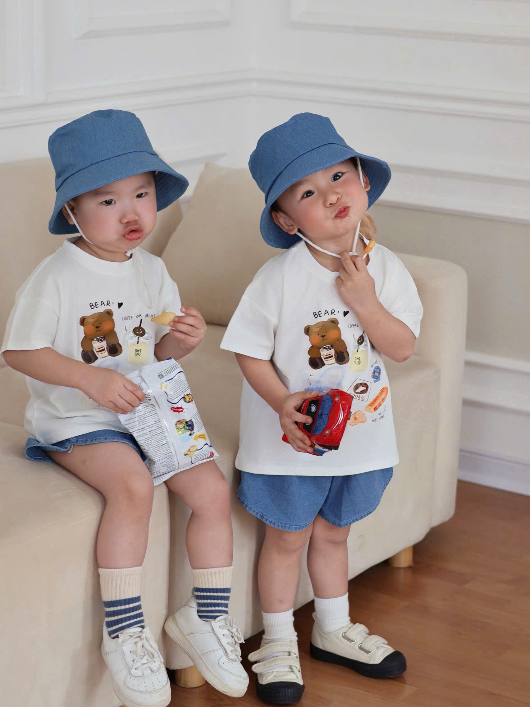 T215 - BỘ ĐÙI BÉ TRAI ÁO TRẮNG GẤU BEAR QUẦN BÒ KÈM MŨ