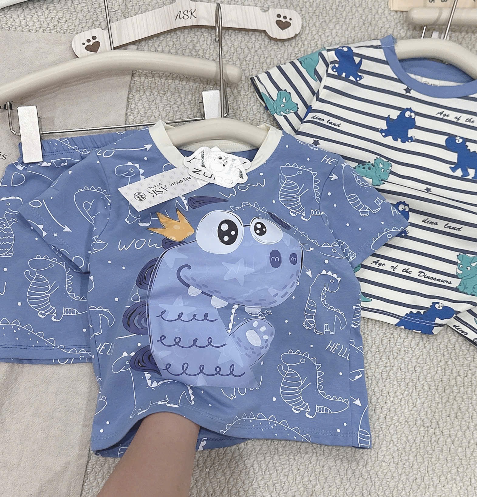 T227 - SET 2 BỘ ĐÙI BÉ TRAI KHỦNG LONG xanh dương kẻ