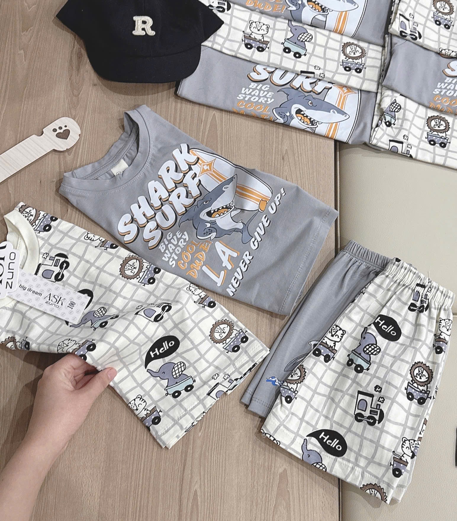 T236 - SET 2 BỘ ĐÙI BÉ TRAI OTO SHARK SURF xám