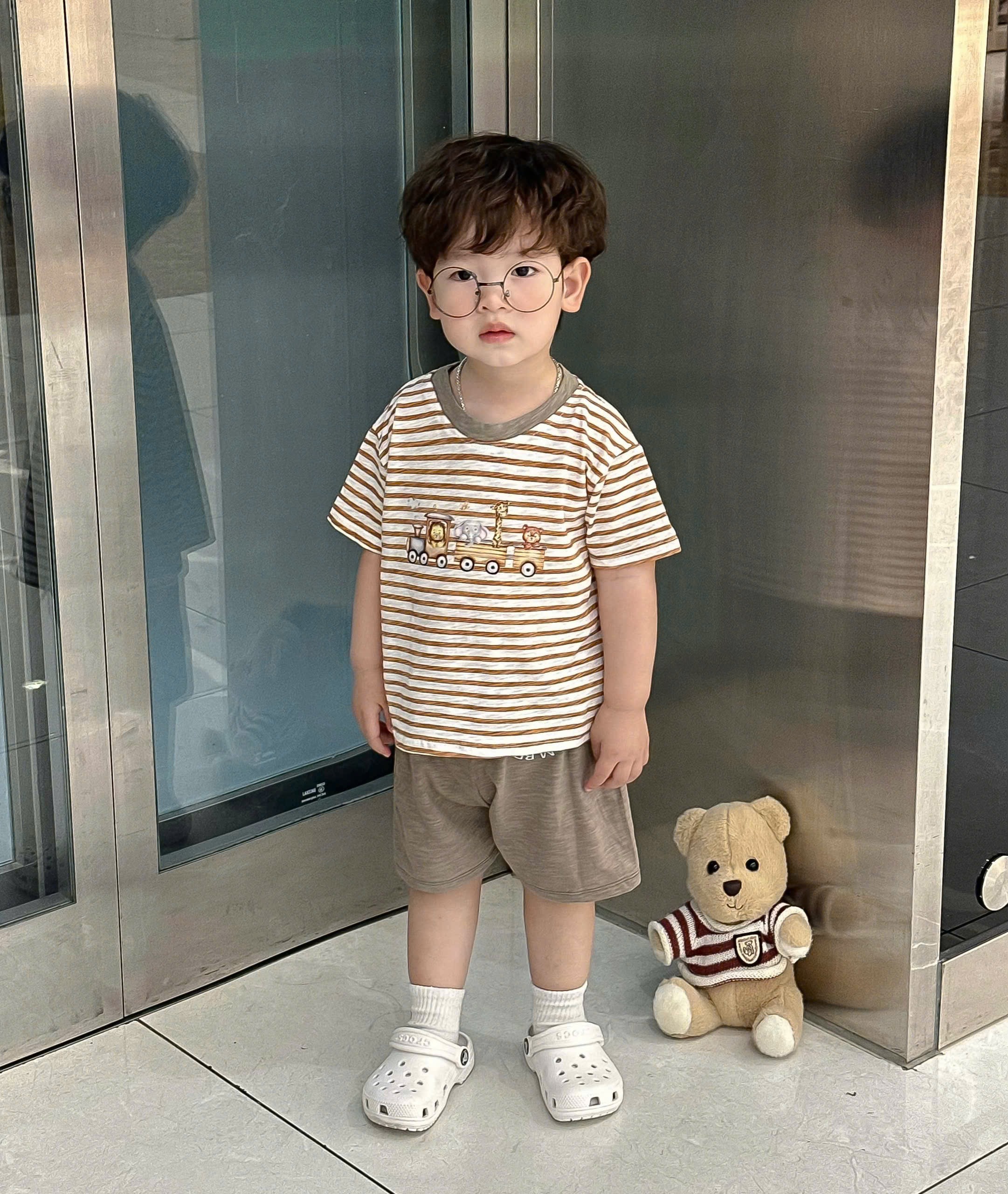 T239 - SET 2 BỘ ĐÙI BÉ TRAI XƯỢC OTO nâu kẻ