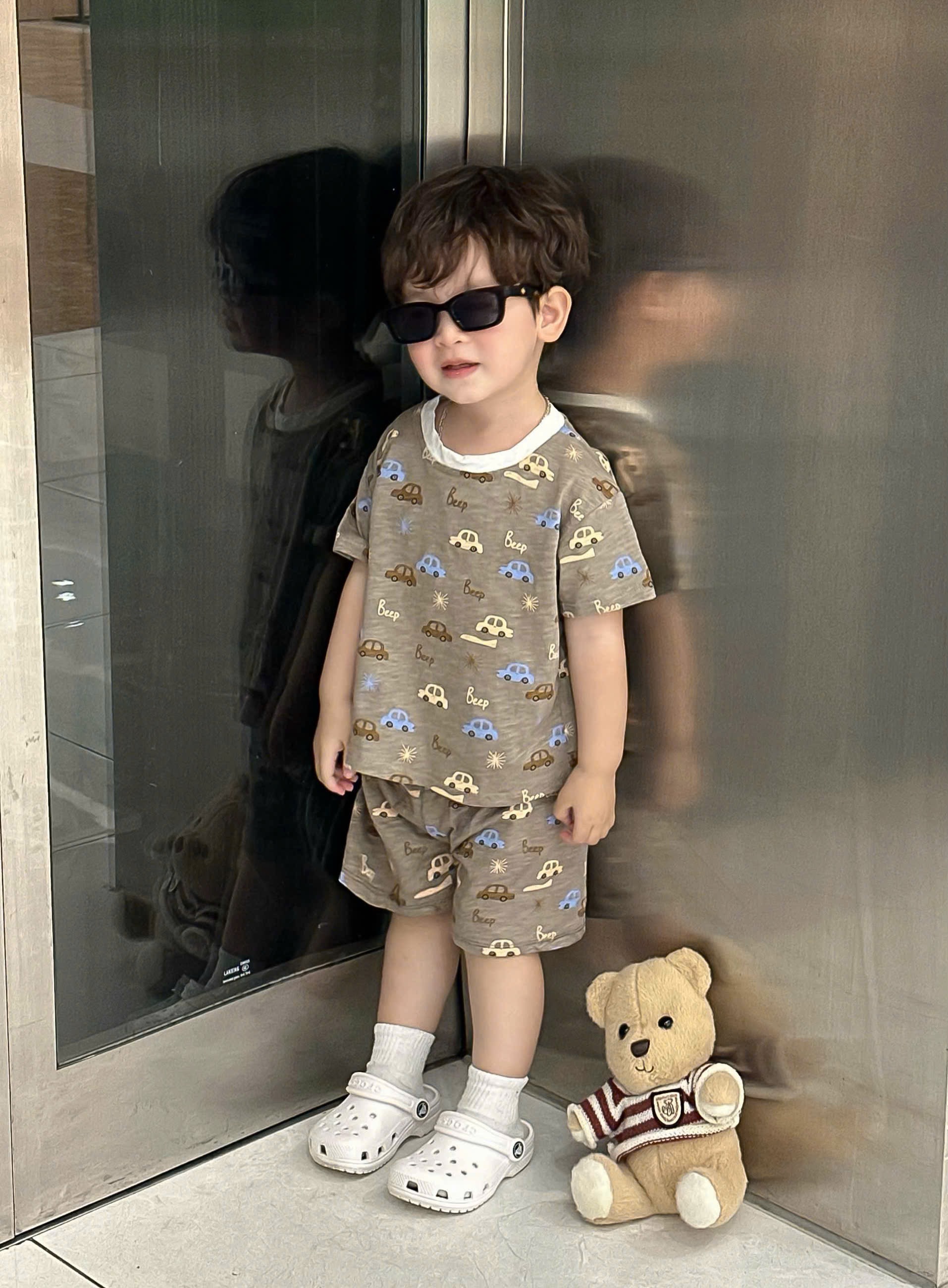 T239 - SET 2 BỘ ĐÙI BÉ TRAI XƯỢC OTO nâu kẻ