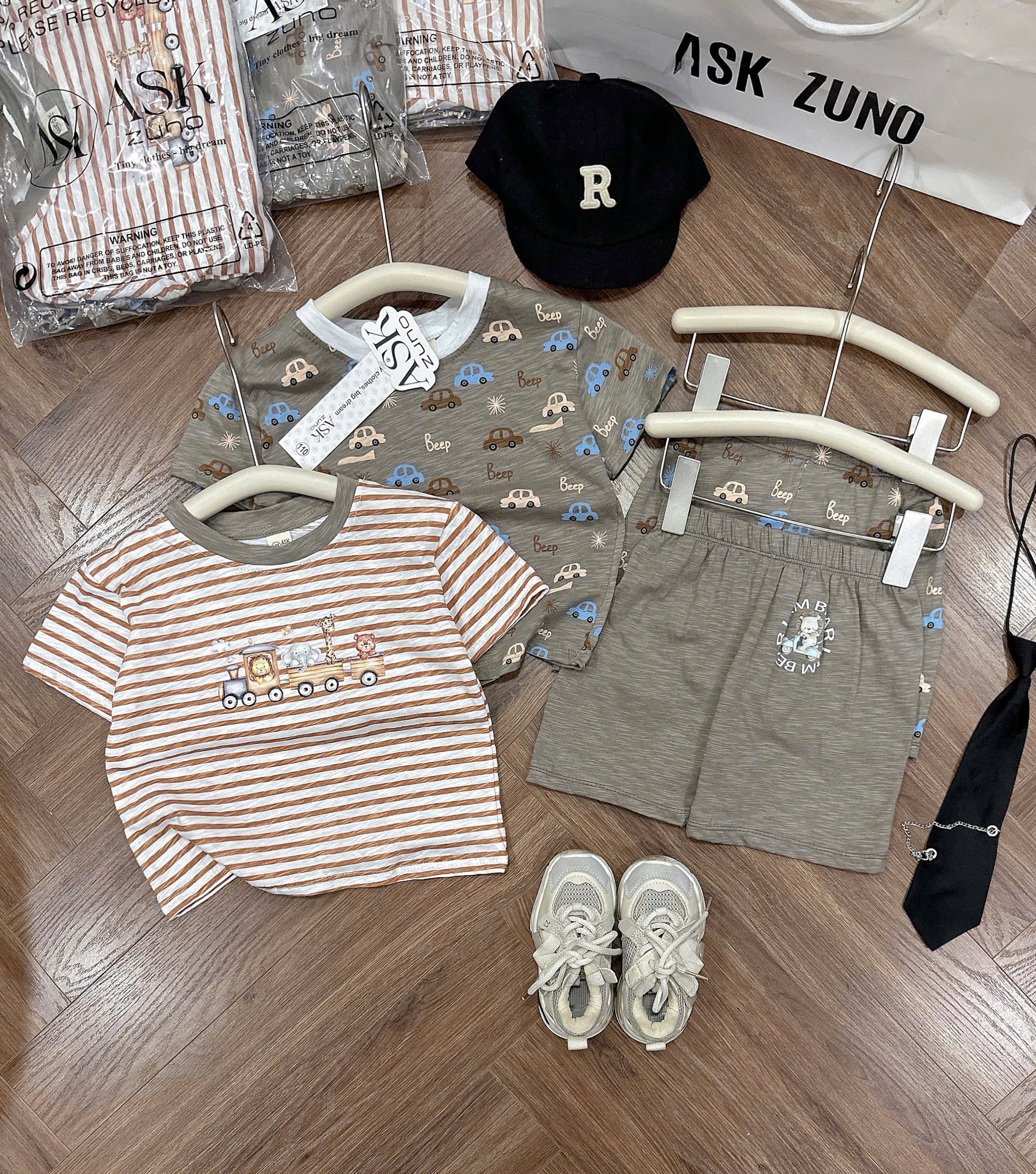 T239 - SET 2 BỘ ĐÙI BÉ TRAI XƯỢC OTO nâu kẻ
