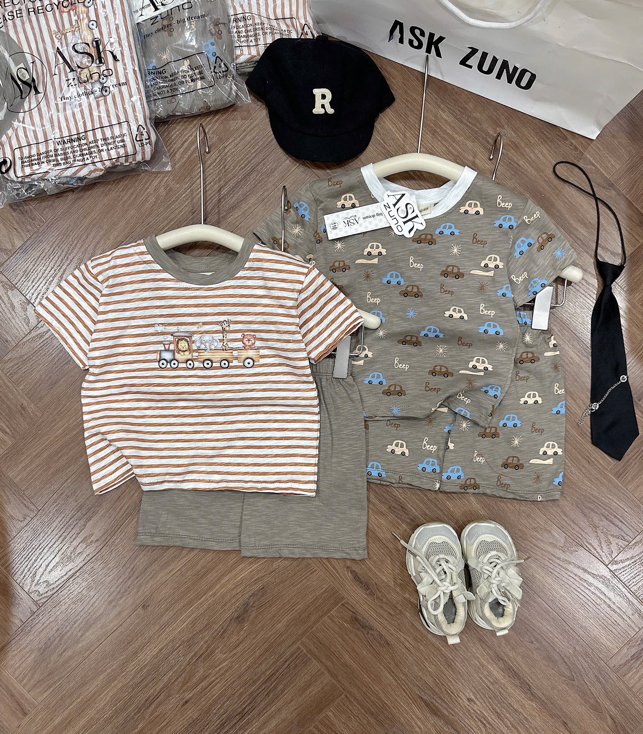 T239 - SET 2 BỘ ĐÙI BÉ TRAI XƯỢC OTO nâu kẻ