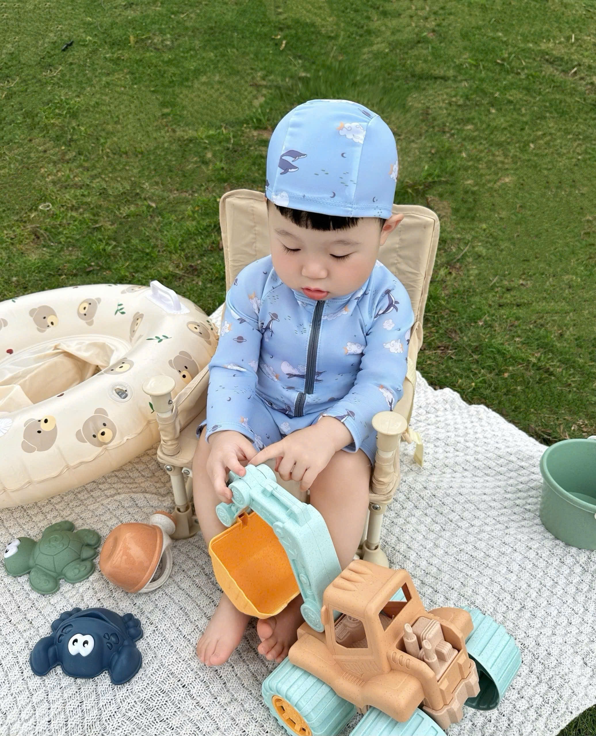 T240 - SET 2 BỘ BƠI BÉ TRAI HÌNH THÚ CỔ KHÓA xanh be