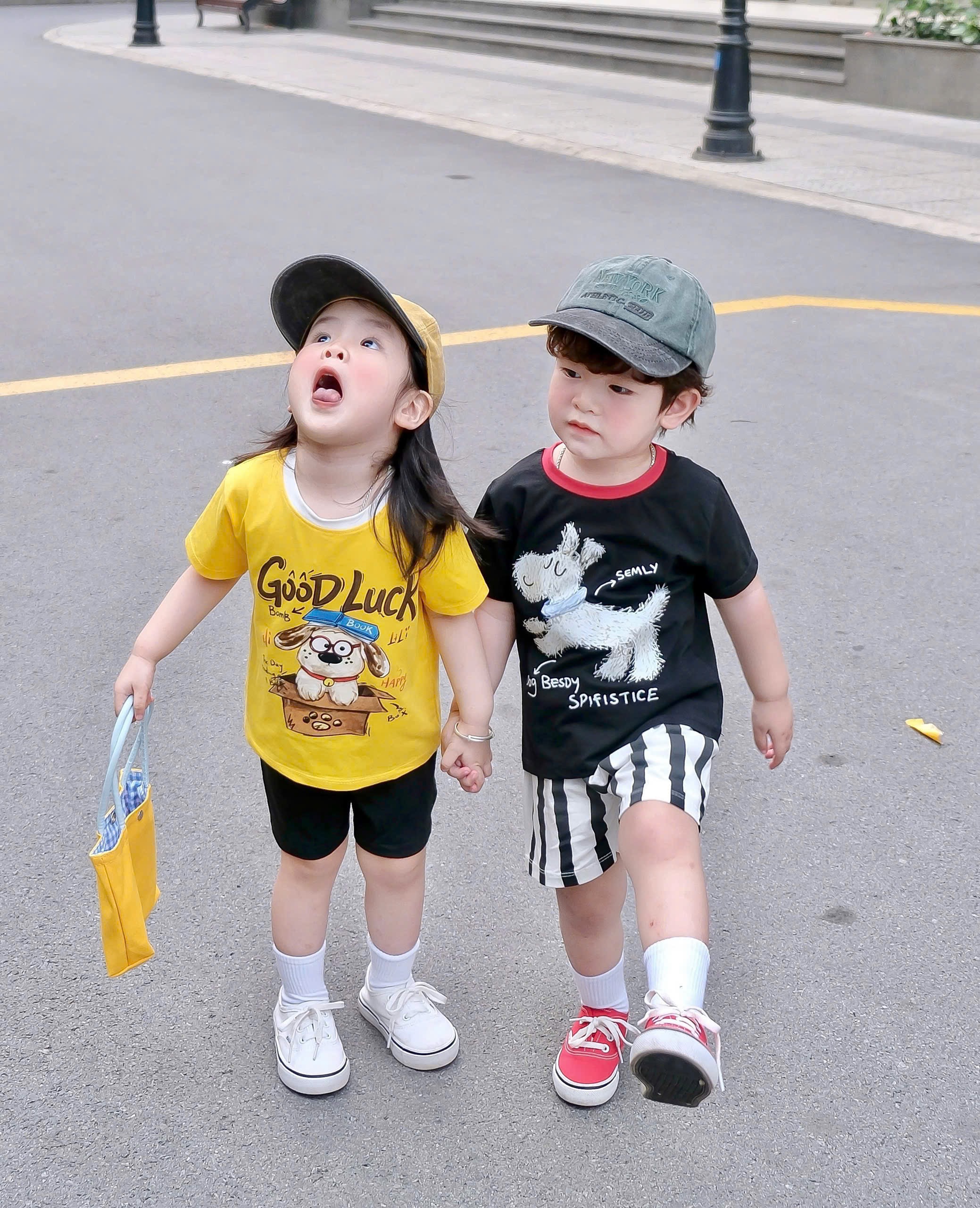 T242 - SET 2 BỘ ĐÙI BÉ TRAI CHÓ DLUCK đen vàng