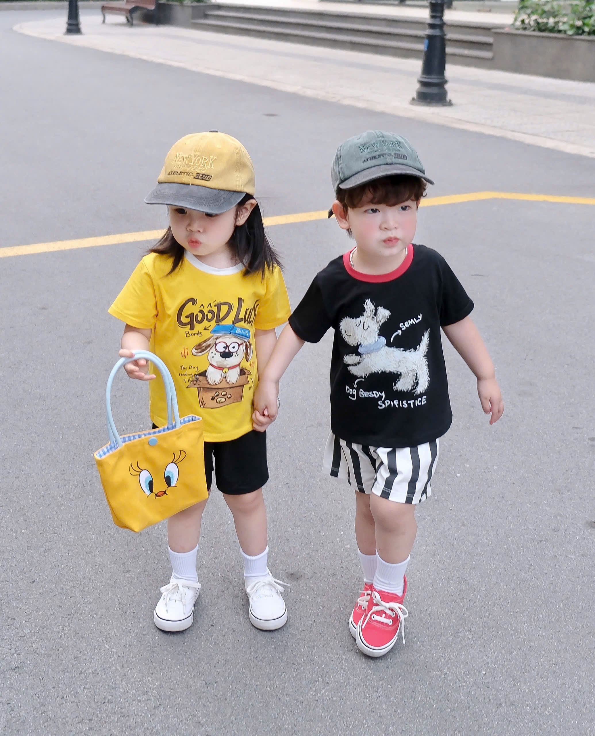 T242 - SET 2 BỘ ĐÙI BÉ TRAI CHÓ DLUCK đen vàng