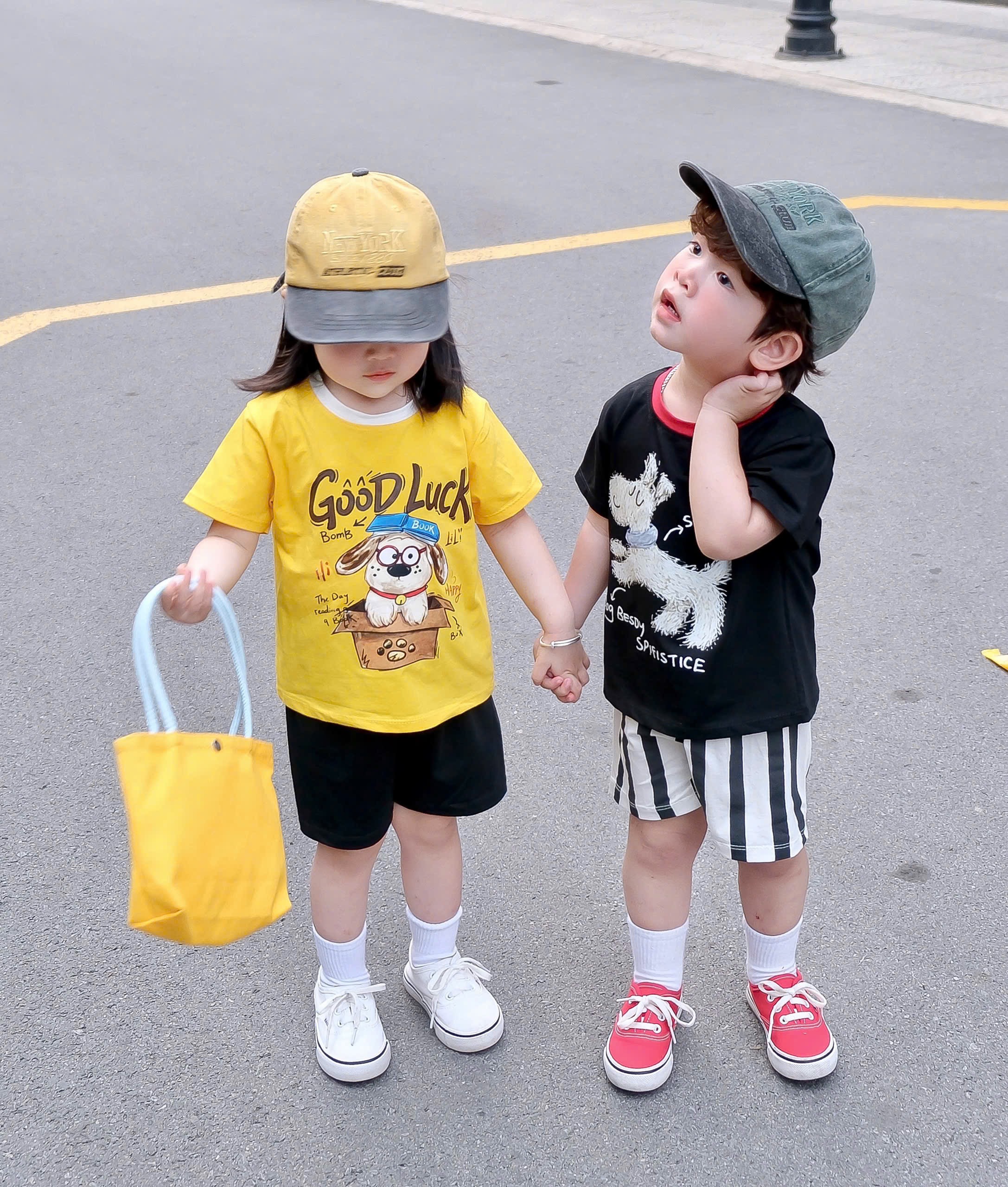T242 - SET 2 BỘ ĐÙI BÉ TRAI CHÓ DLUCK đen vàng