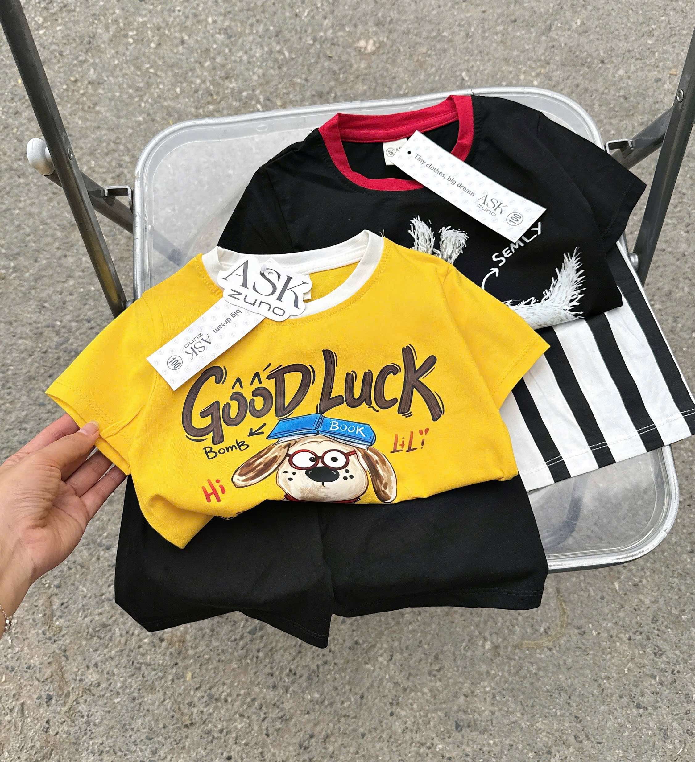 T242 - SET 2 BỘ ĐÙI BÉ TRAI CHÓ DLUCK đen vàng