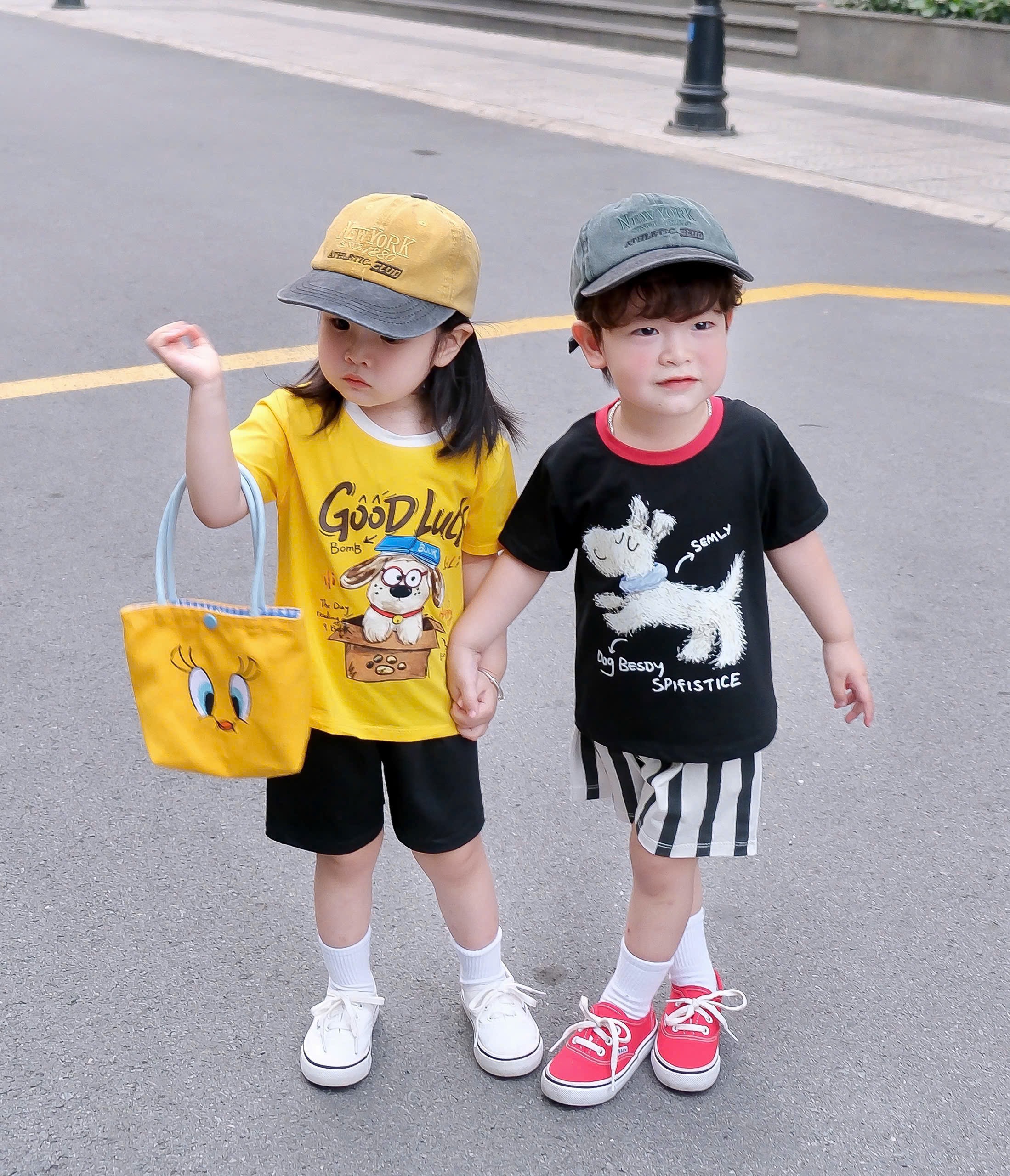T242 - SET 2 BỘ ĐÙI BÉ TRAI CHÓ DLUCK đen vàng