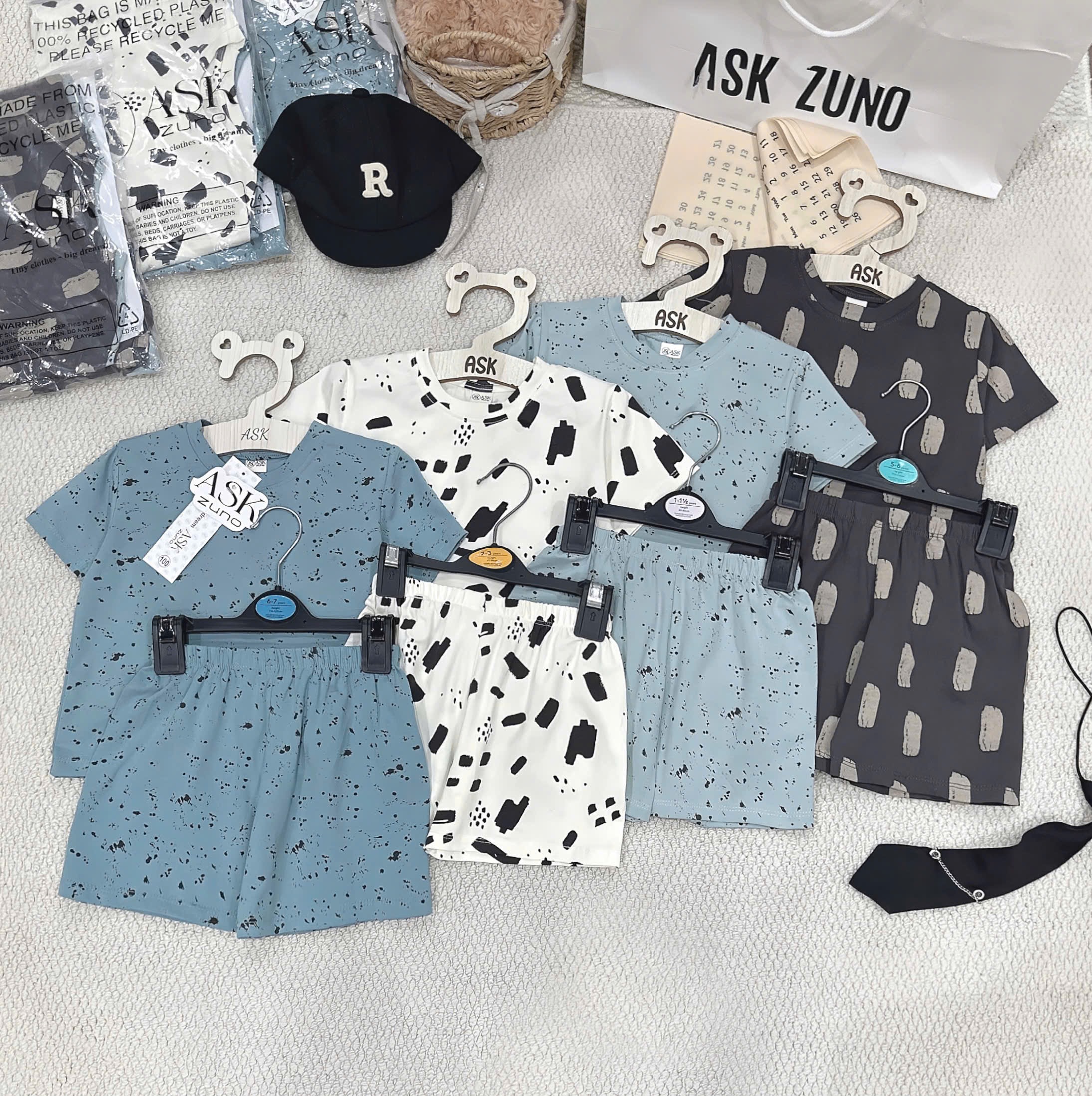 T255 - SET 2 BỘ ĐÙI BÉ TRAI VẰN CHẤM