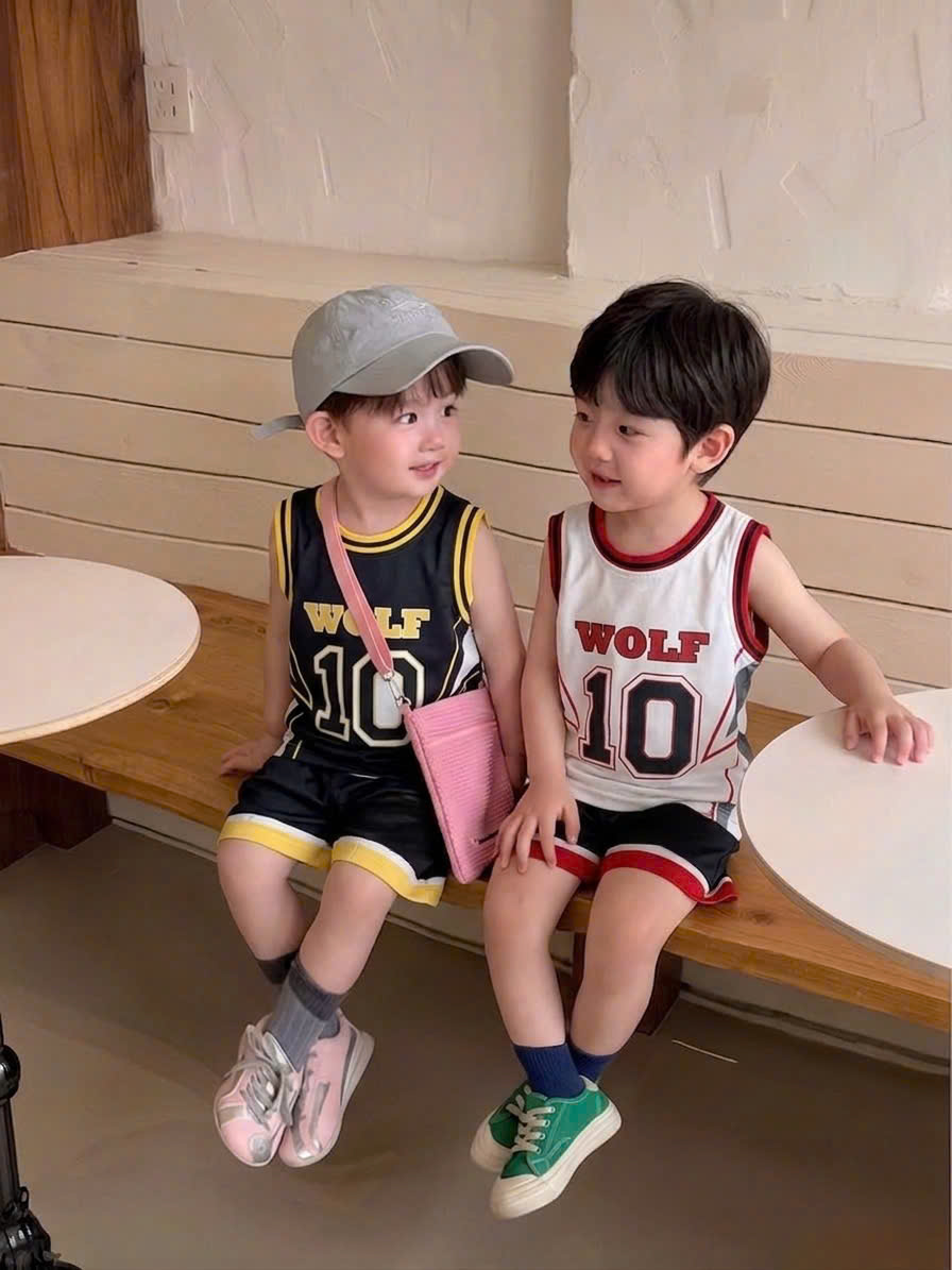 T285 - SET 2 BỘ ĐÙI BÉ TRAI THỂ THAO BA LỖ WOLF 10