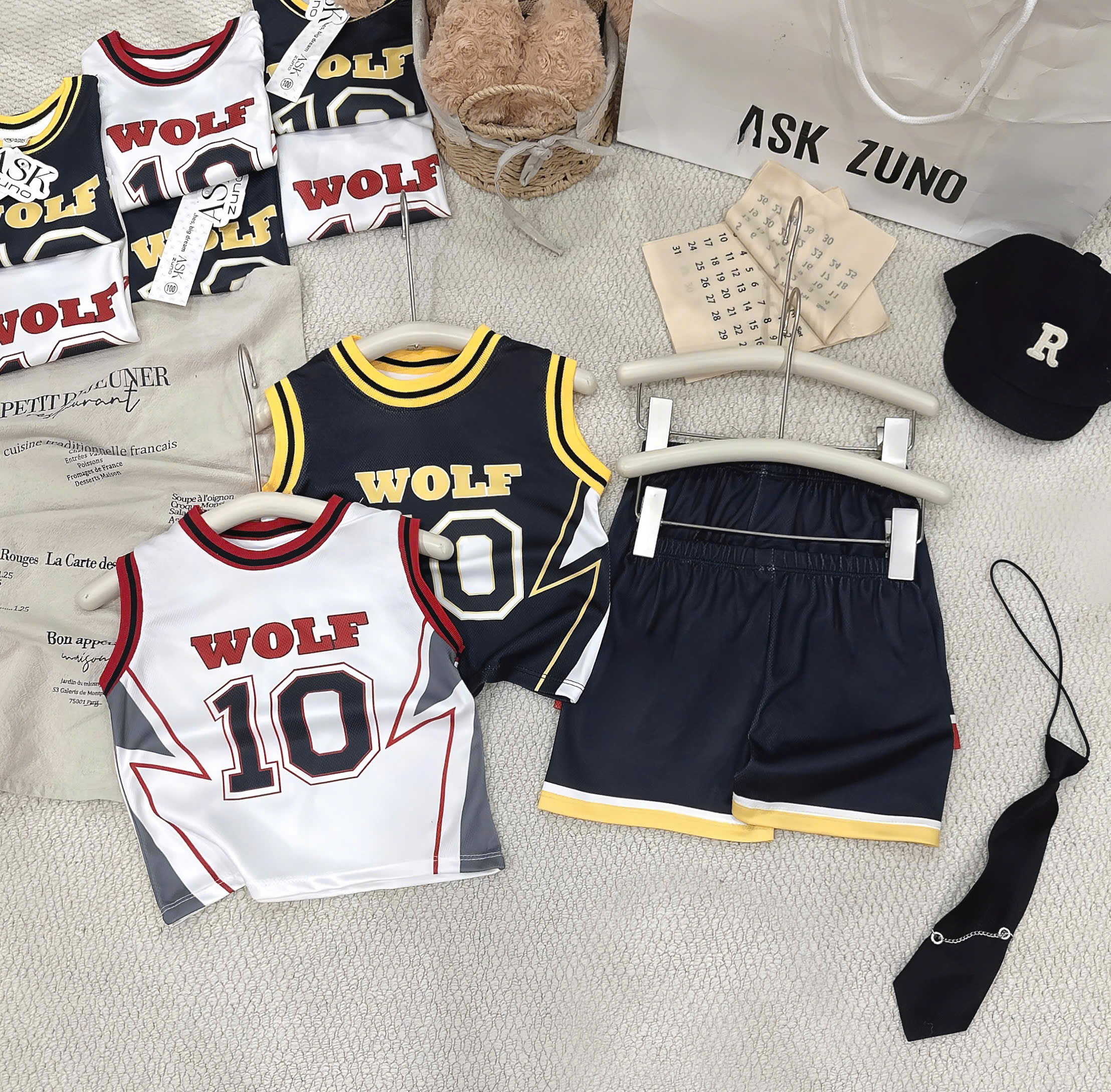 T285 - SET 2 BỘ ĐÙI BÉ TRAI THỂ THAO BA LỖ WOLF 10