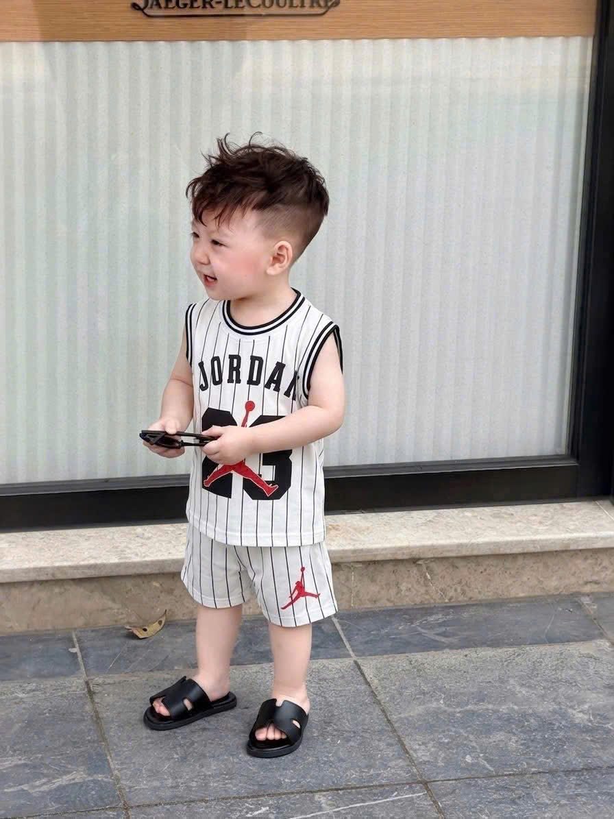 T286 - SET 2 BỘ ĐÙI BÉ TRAI BA LỖ JORDAN BULLS 23 đen trắng