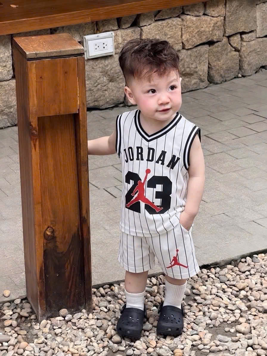T286 - SET 2 BỘ ĐÙI BÉ TRAI BA LỖ JORDAN BULLS 23 đen trắng