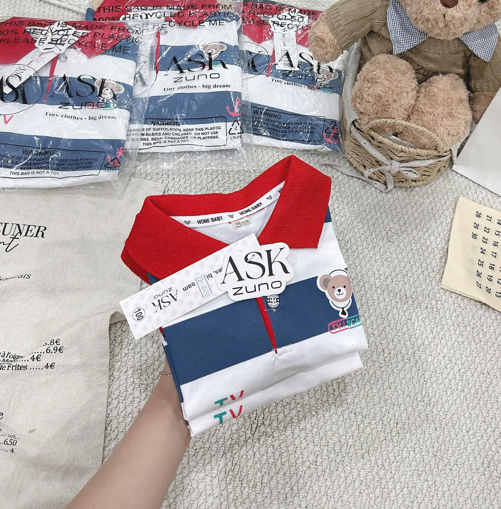 T295 - BỘ ĐÙI BÉ TRAI POLO HUY HIỆU KẺ XANH TRẮNG CỔ ĐỎ