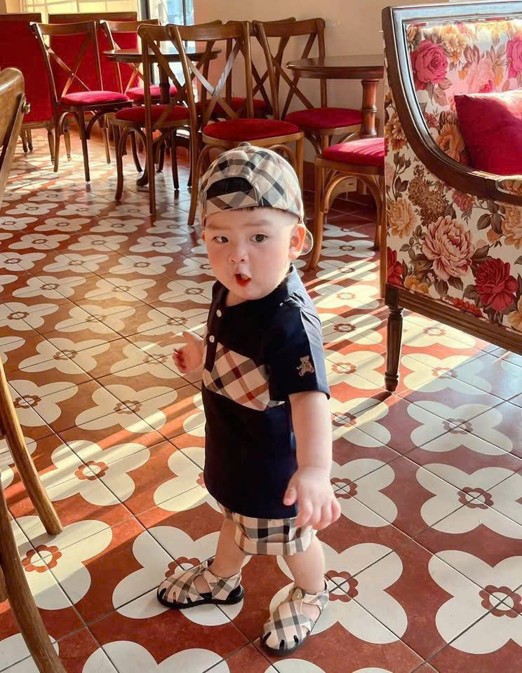 T301 - BỘ ĐÙI BÉ TRAI ÁO POLO THAN PHỐI KẺ CARO KÈM MŨ