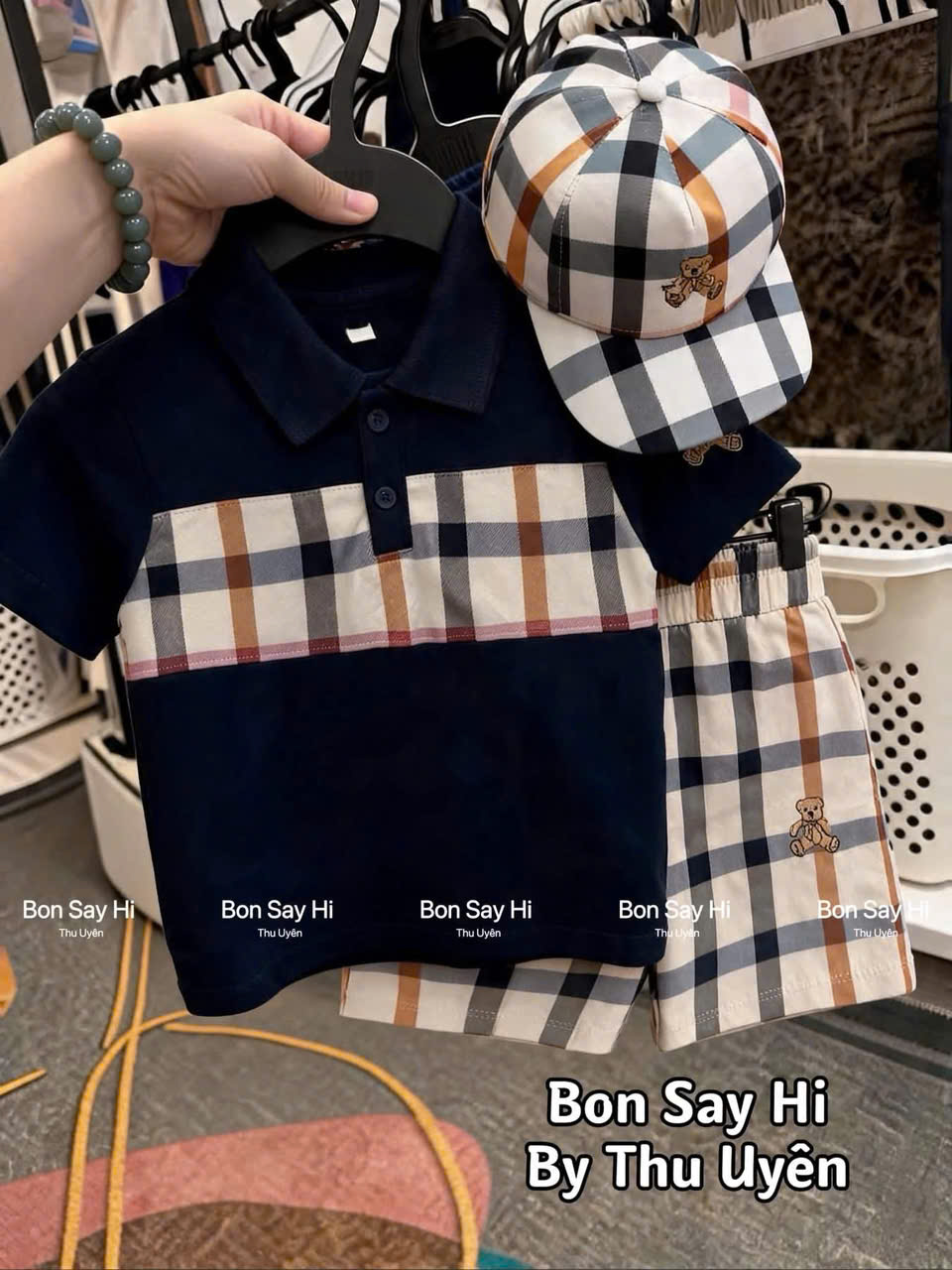 T301 - BỘ ĐÙI BÉ TRAI ÁO POLO THAN PHỐI KẺ CARO KÈM MŨ