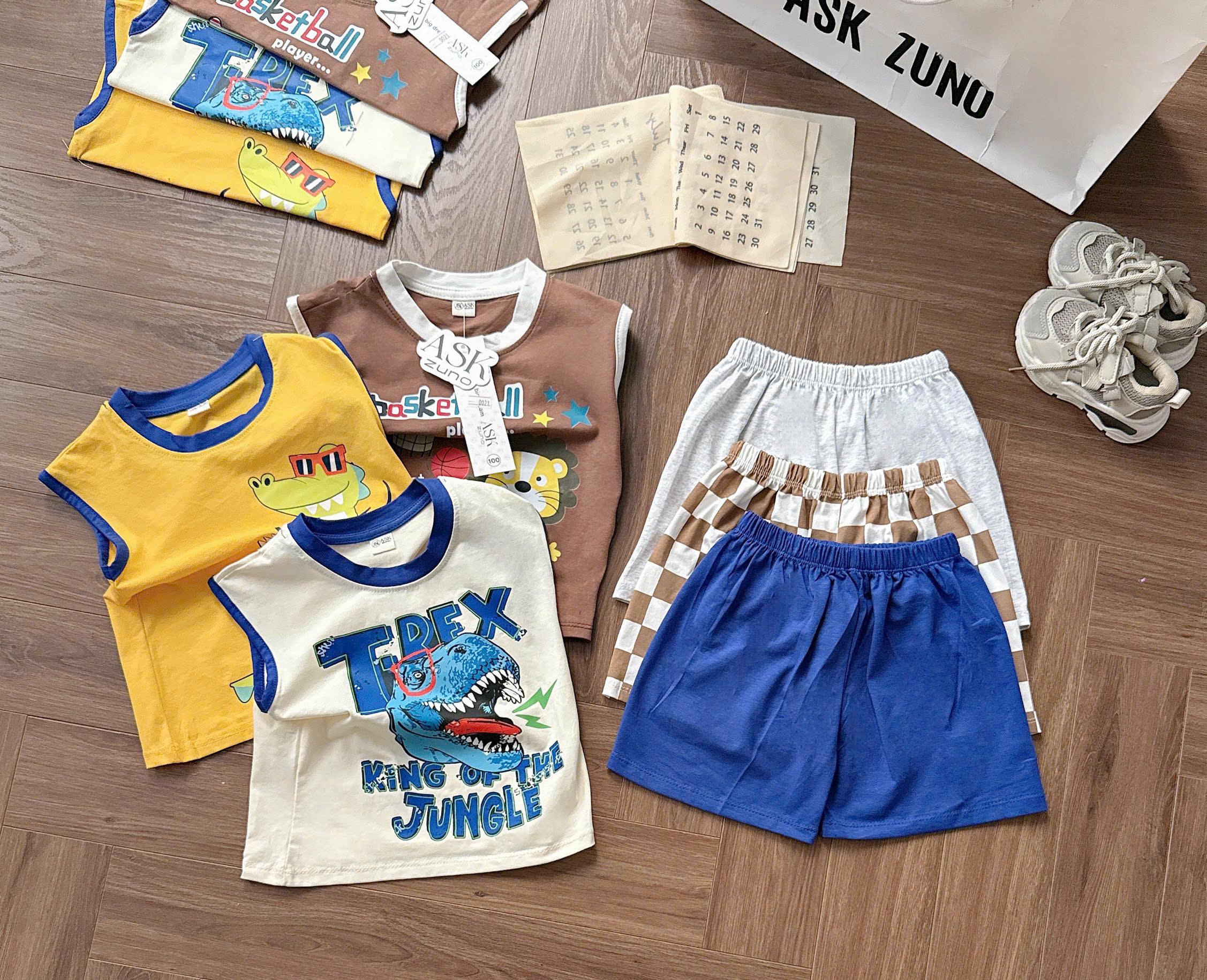 T303 - SET 3 BỘ ĐÙI BÉ TRAI BA LỖ KHỦNG LONG nâu vàng trắng