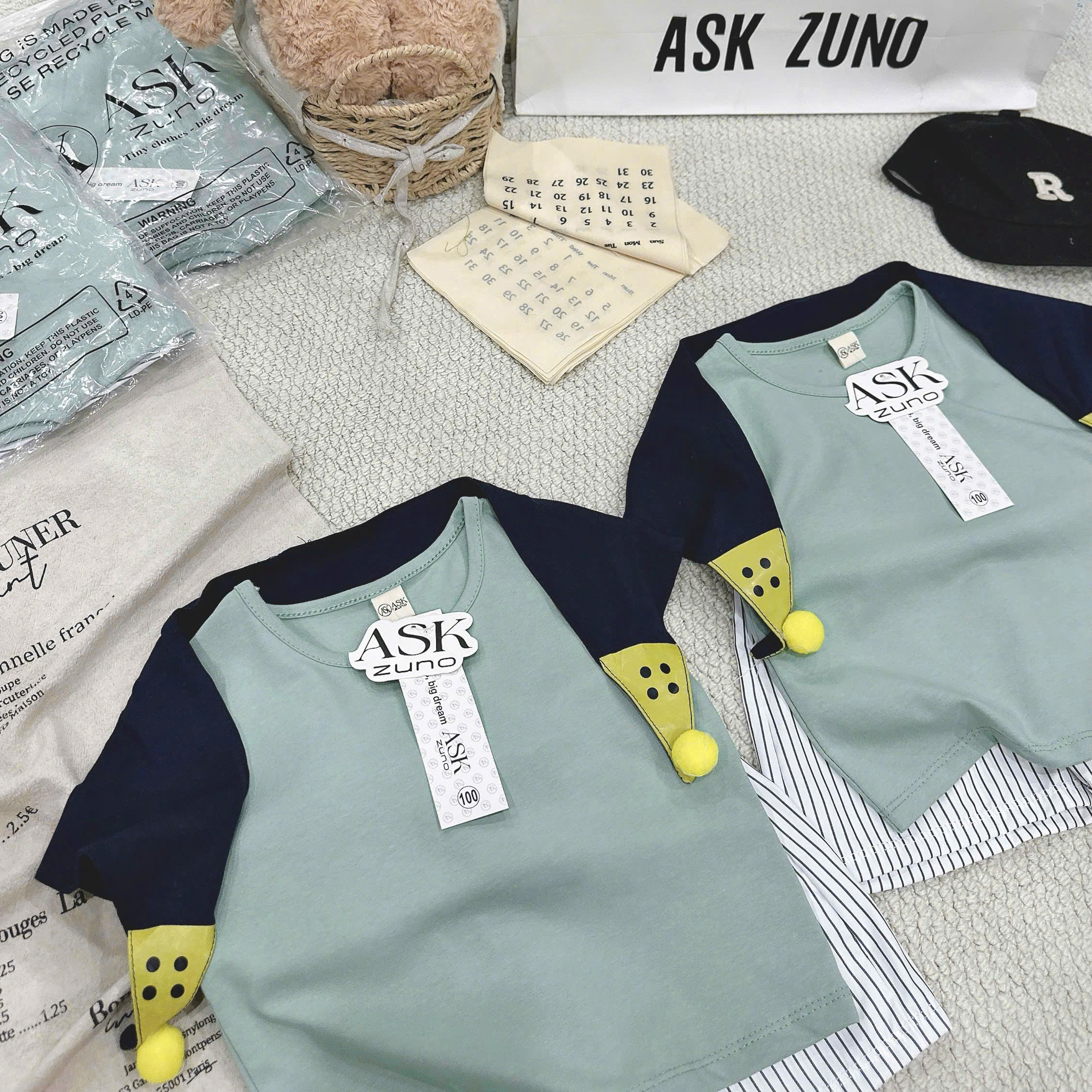 T324 - BỘ ĐÙI BÉ TRAI ÁO XANH QUẦN SỌC KÈM KHĂN