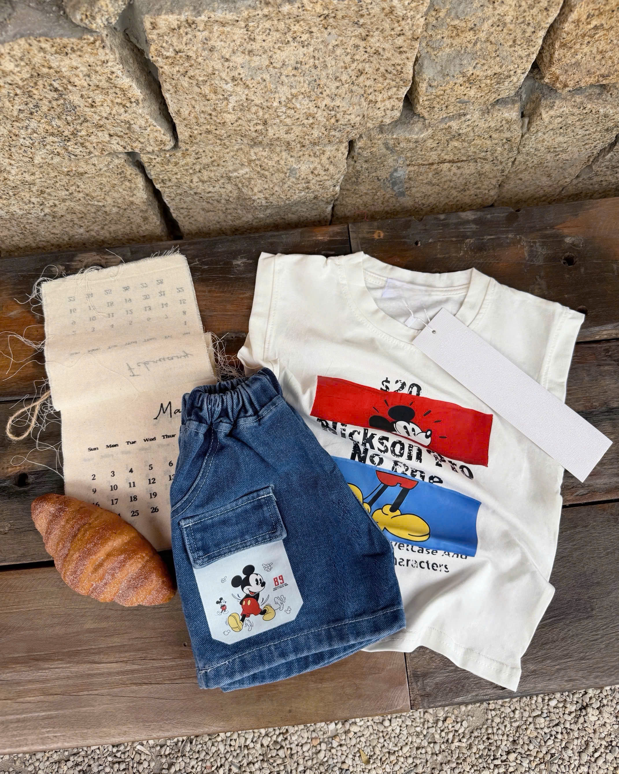 T334 - BỘ ĐÙI BÉ TRAI ÁO TRẮNG BA LỖ MICKEY Nickson QUẦN BÒ XANH