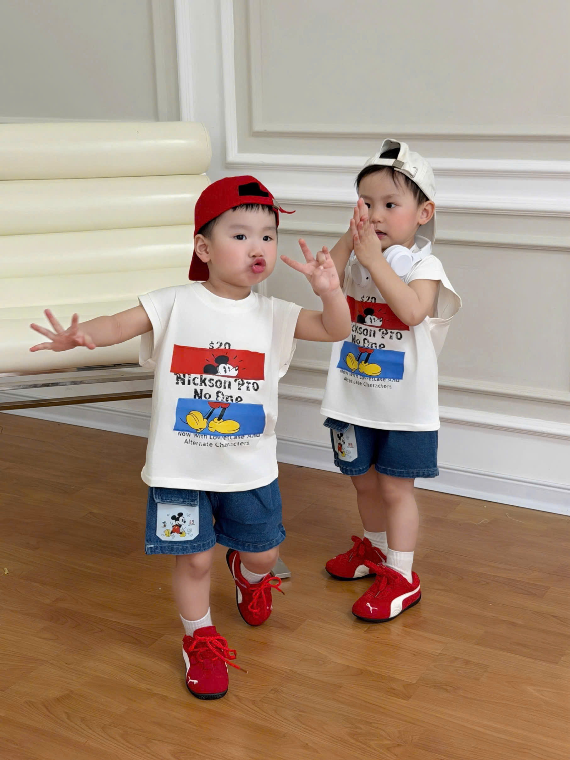 T334 - BỘ ĐÙI BÉ TRAI ÁO TRẮNG BA LỖ MICKEY Nickson QUẦN BÒ XANH