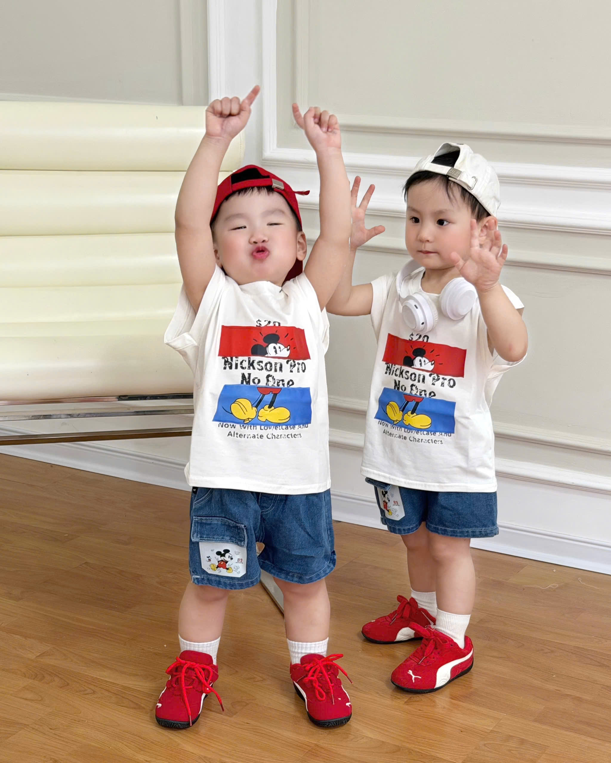 T334 - BỘ ĐÙI BÉ TRAI ÁO TRẮNG BA LỖ MICKEY Nickson QUẦN BÒ XANH