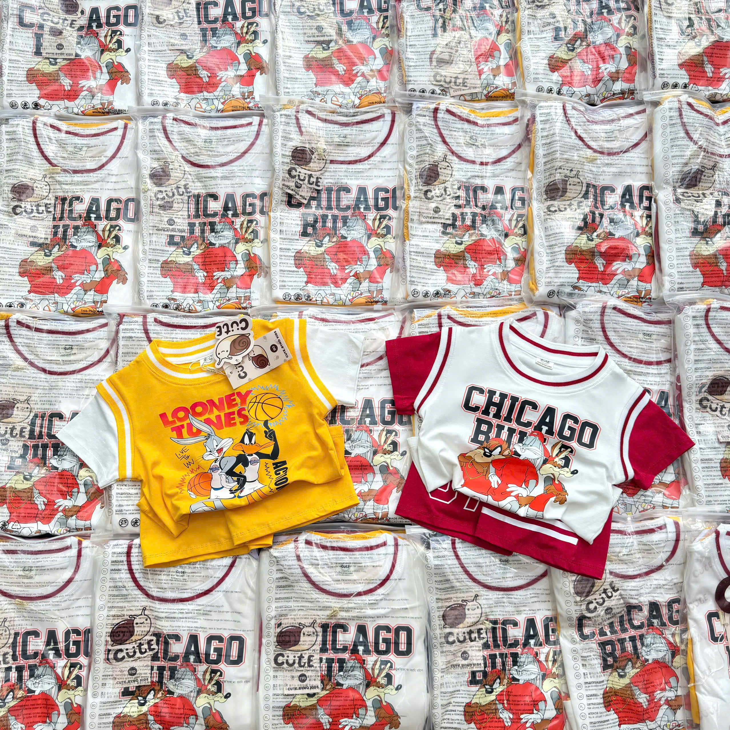 T361 - SET 2 BỘ ĐÙI BÉ TRAI LOONEY CHICAGO đỏ vàng