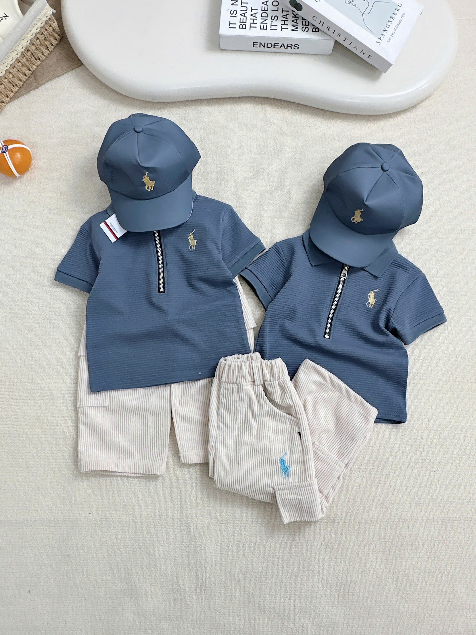 T377 - SET BÉ TRAI ÁO POLO CỔ KHÓA KỊ SĨ QUẦN DÀI KÈM MŨ