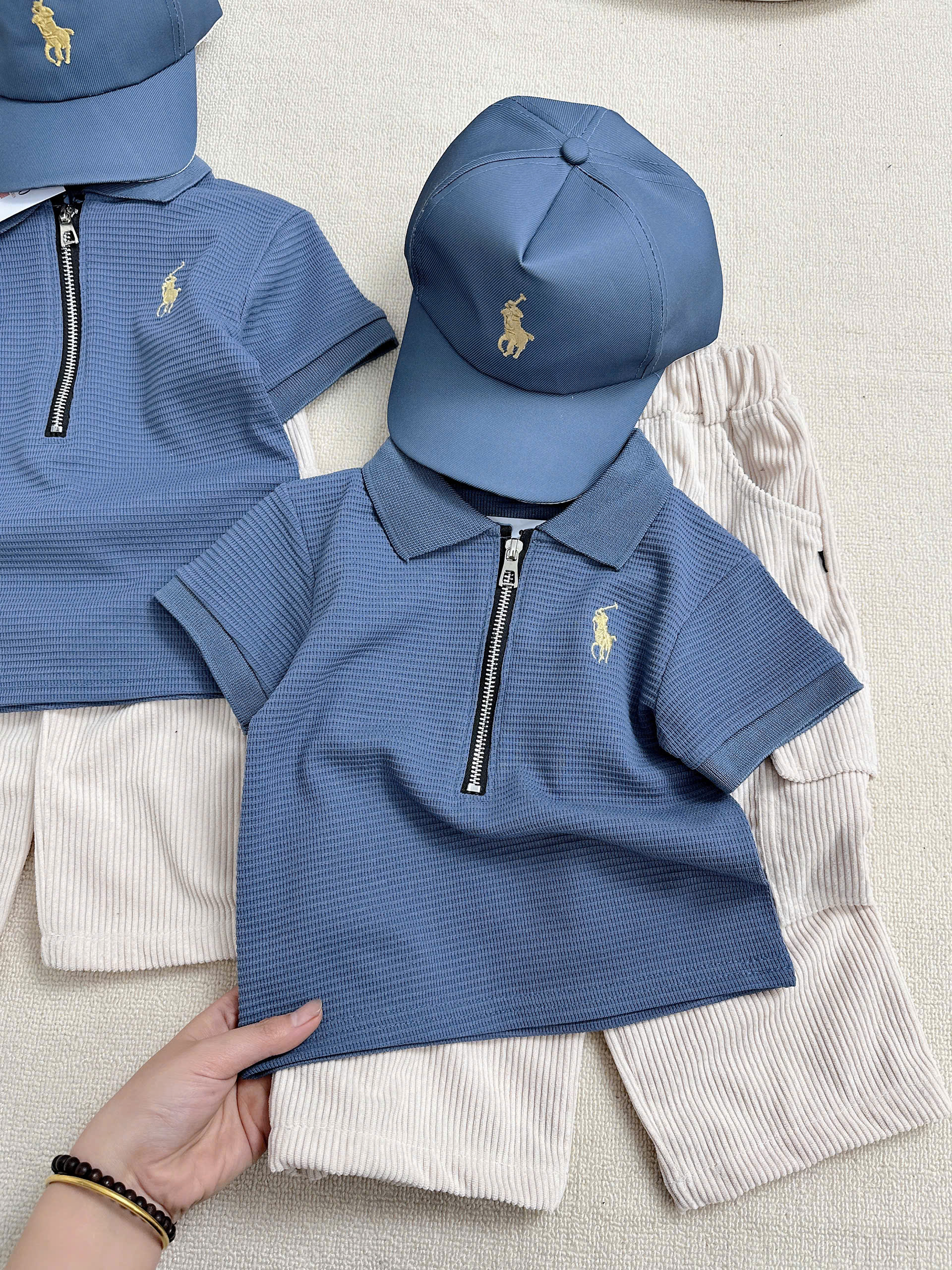 T377 - SET BÉ TRAI ÁO POLO CỔ KHÓA KỊ SĨ QUẦN DÀI KÈM MŨ