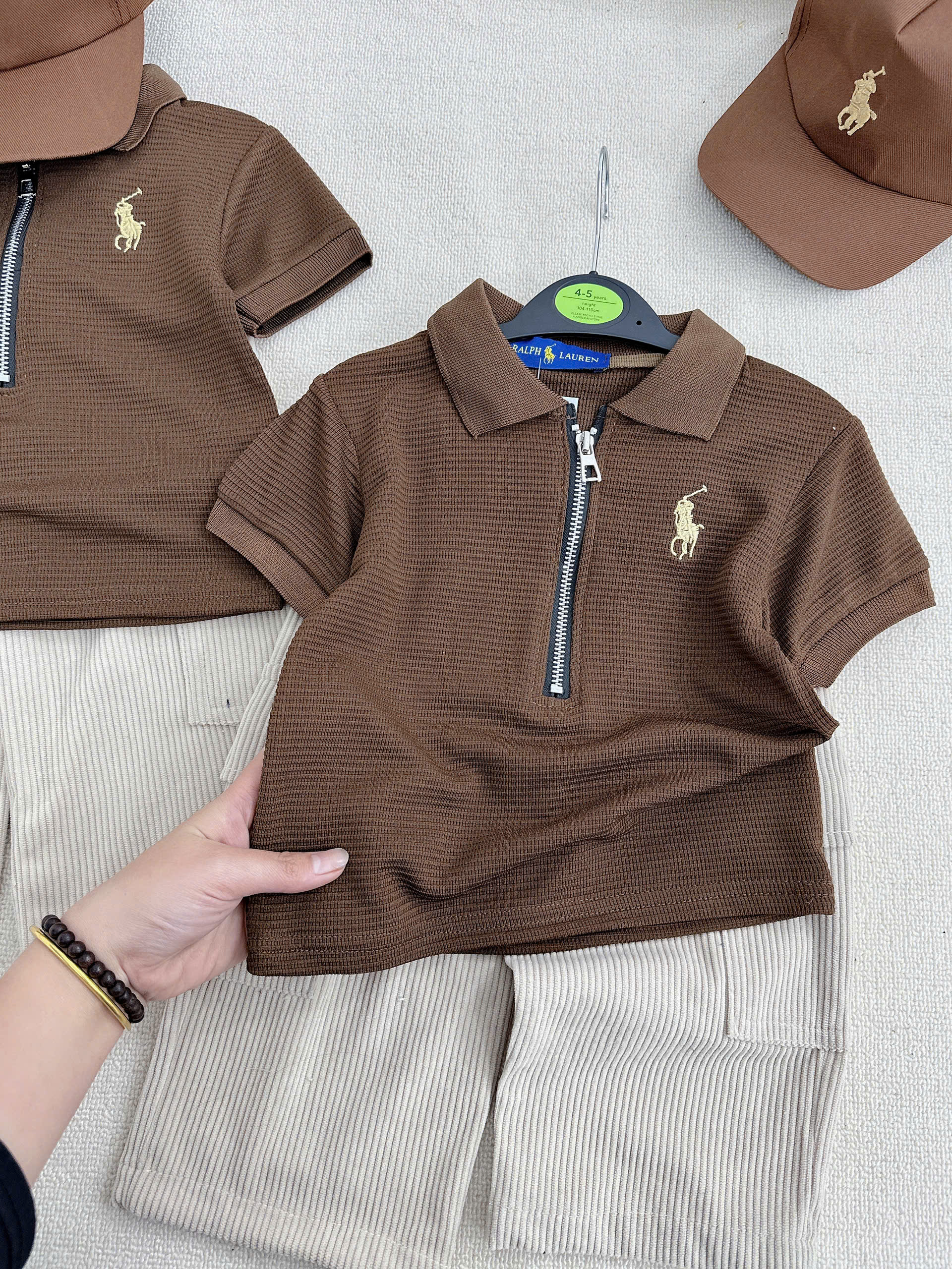 T377 - SET BÉ TRAI ÁO POLO CỔ KHÓA KỊ SĨ QUẦN DÀI KÈM MŨ