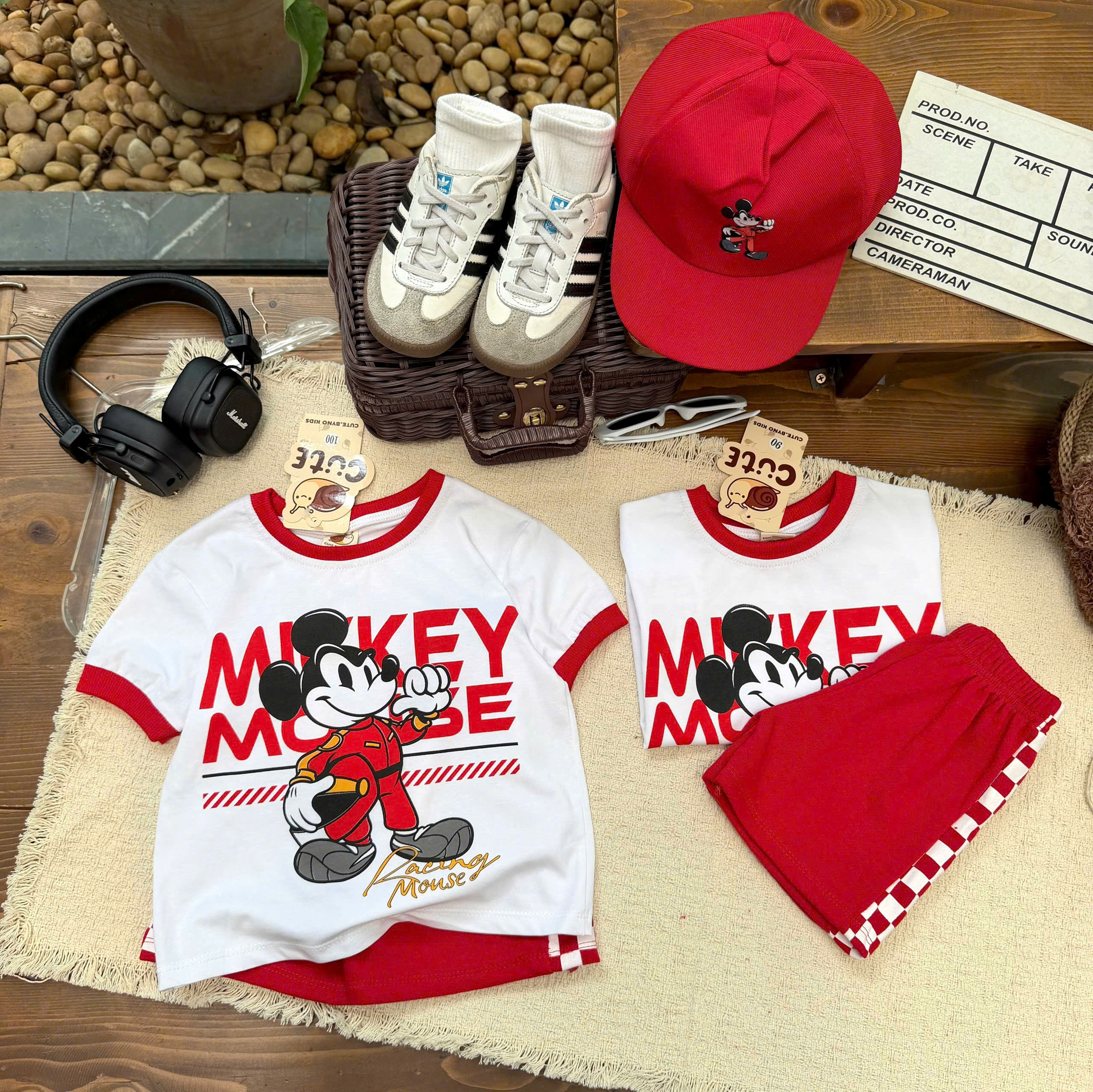 T386 - BỘ ĐÙI BÉ TRAI ÁO TRẮNG MICKEY MOUSE QUẦN ĐỎ KÈM MŨ