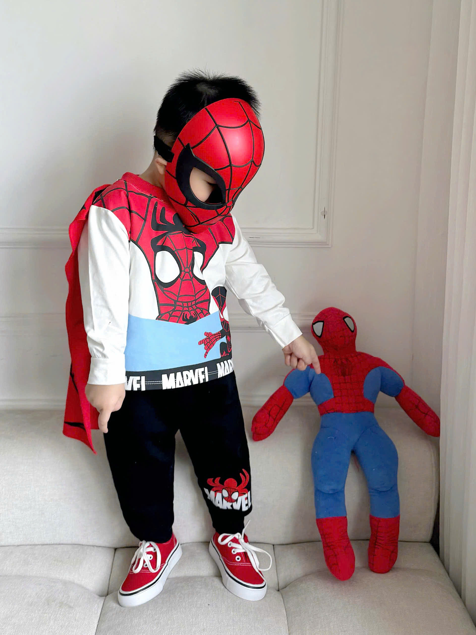 T389 - BỘ BÉ TRAI DÀI TAY NHỆN MARVEL QUẦN ĐEN KÈM CHOÀNG