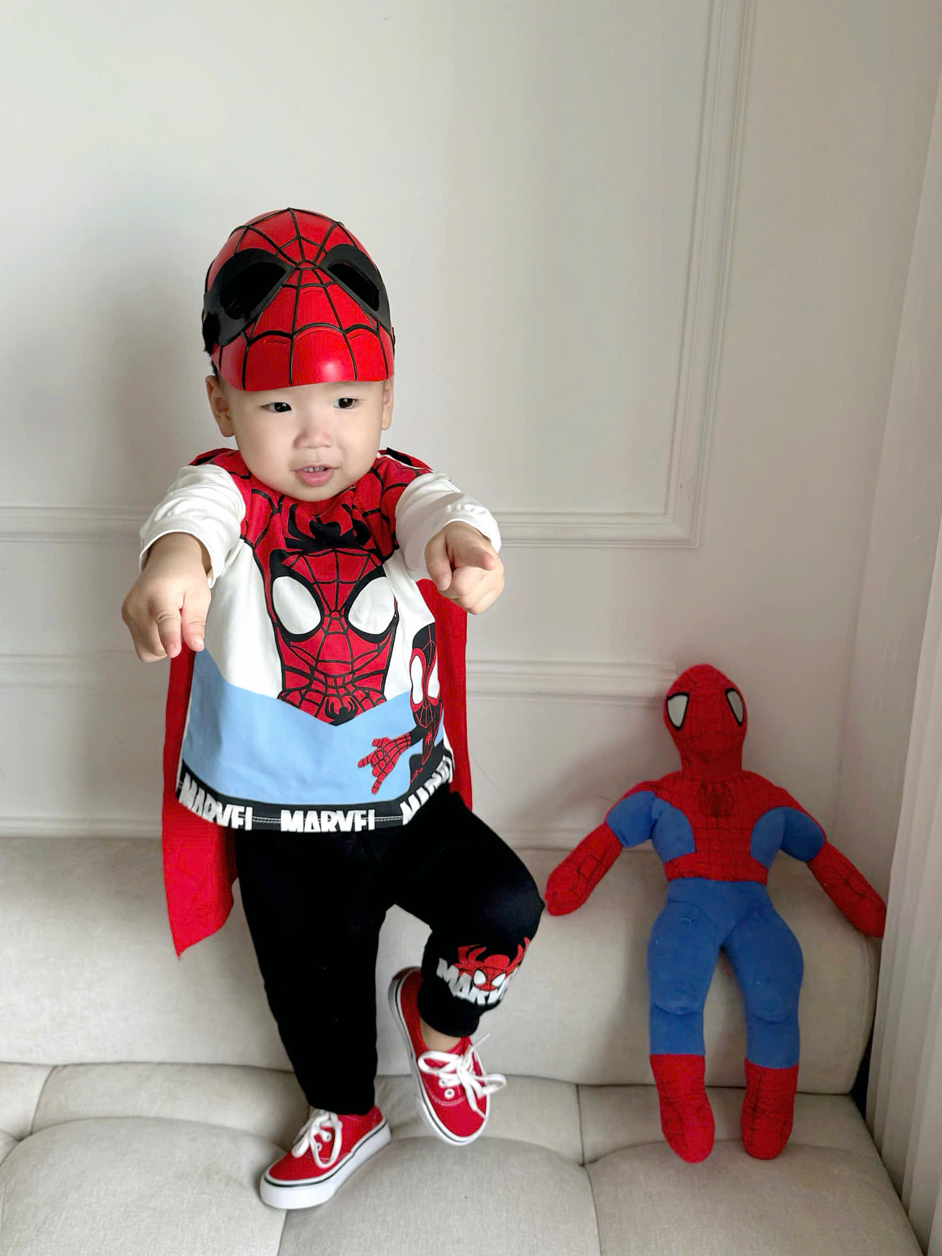 T389 - BỘ BÉ TRAI DÀI TAY NHỆN MARVEL QUẦN ĐEN KÈM CHOÀNG
