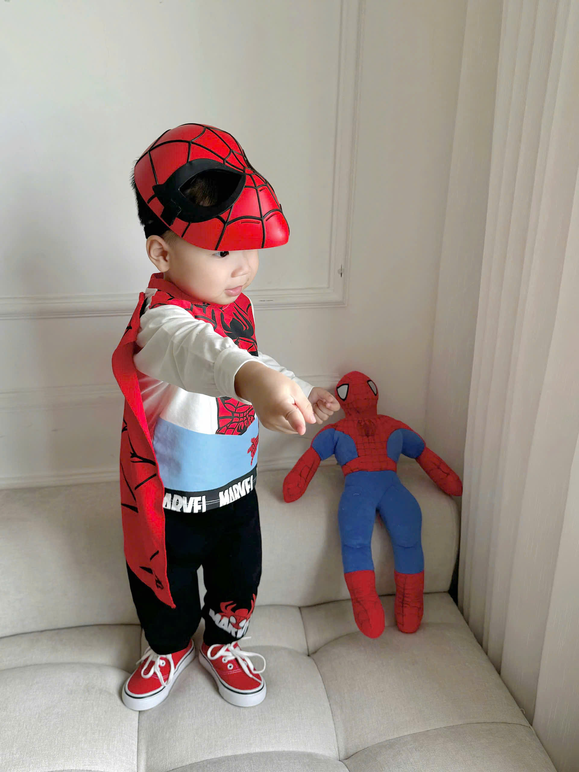 T389 - BỘ BÉ TRAI DÀI TAY NHỆN MARVEL QUẦN ĐEN KÈM CHOÀNG