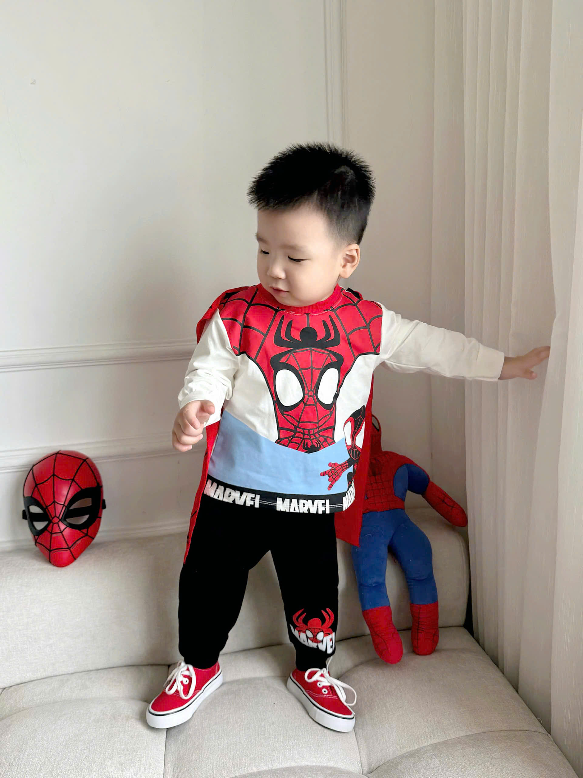 T389 - BỘ BÉ TRAI DÀI TAY NHỆN MARVEL QUẦN ĐEN KÈM CHOÀNG