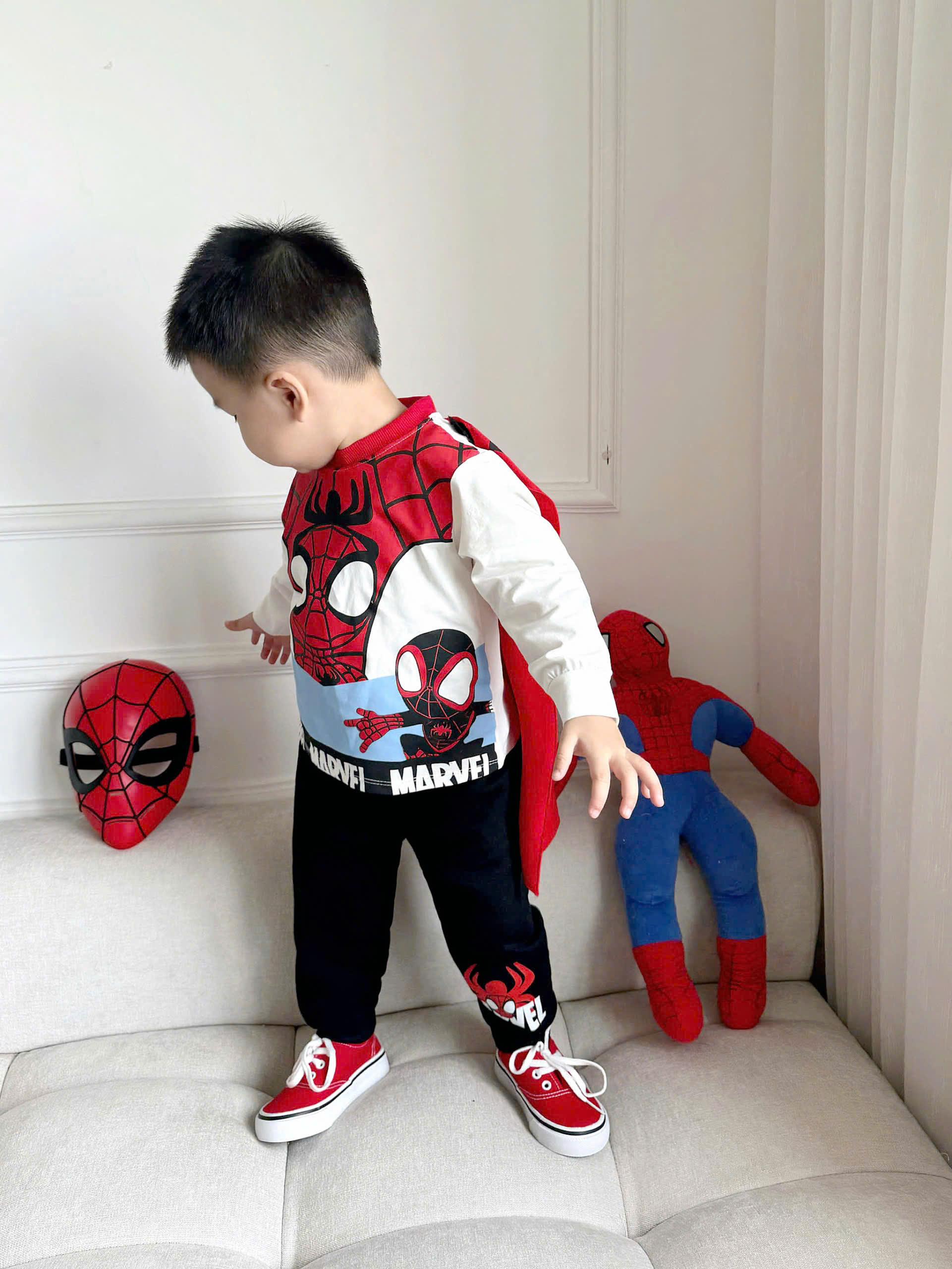T389 - BỘ BÉ TRAI DÀI TAY NHỆN MARVEL QUẦN ĐEN KÈM CHOÀNG