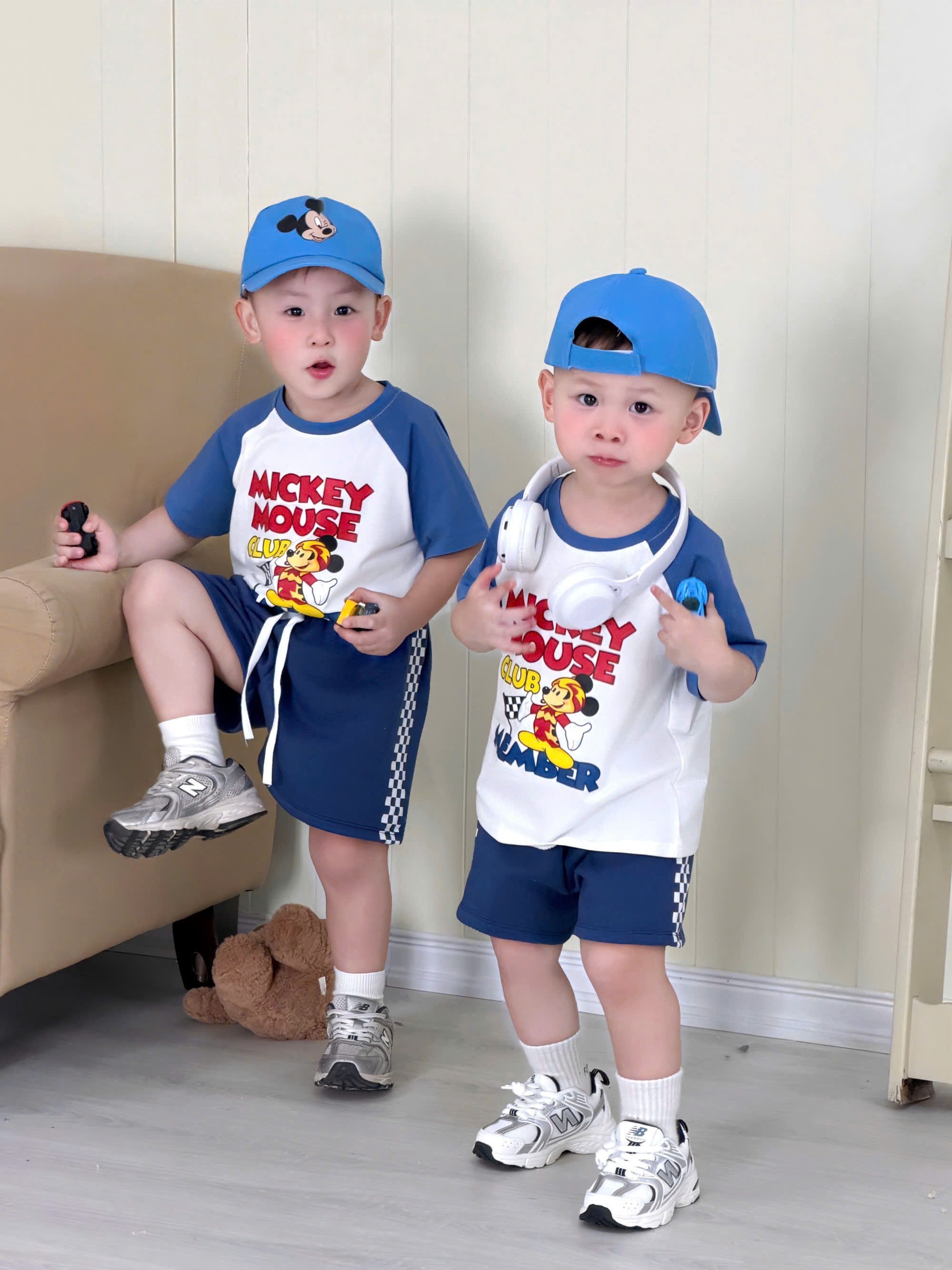 T390 - BỘ ĐÙI BÉ TRAI ÁO TRẮNG PHỐI XANH MICKEY MOUSE KÈM MŨ