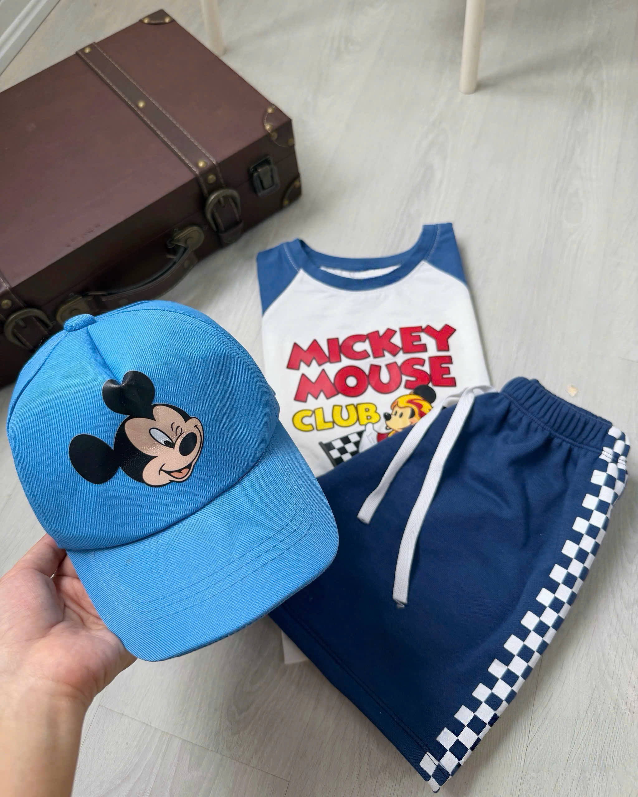 T390 - BỘ ĐÙI BÉ TRAI ÁO TRẮNG PHỐI XANH MICKEY MOUSE KÈM MŨ