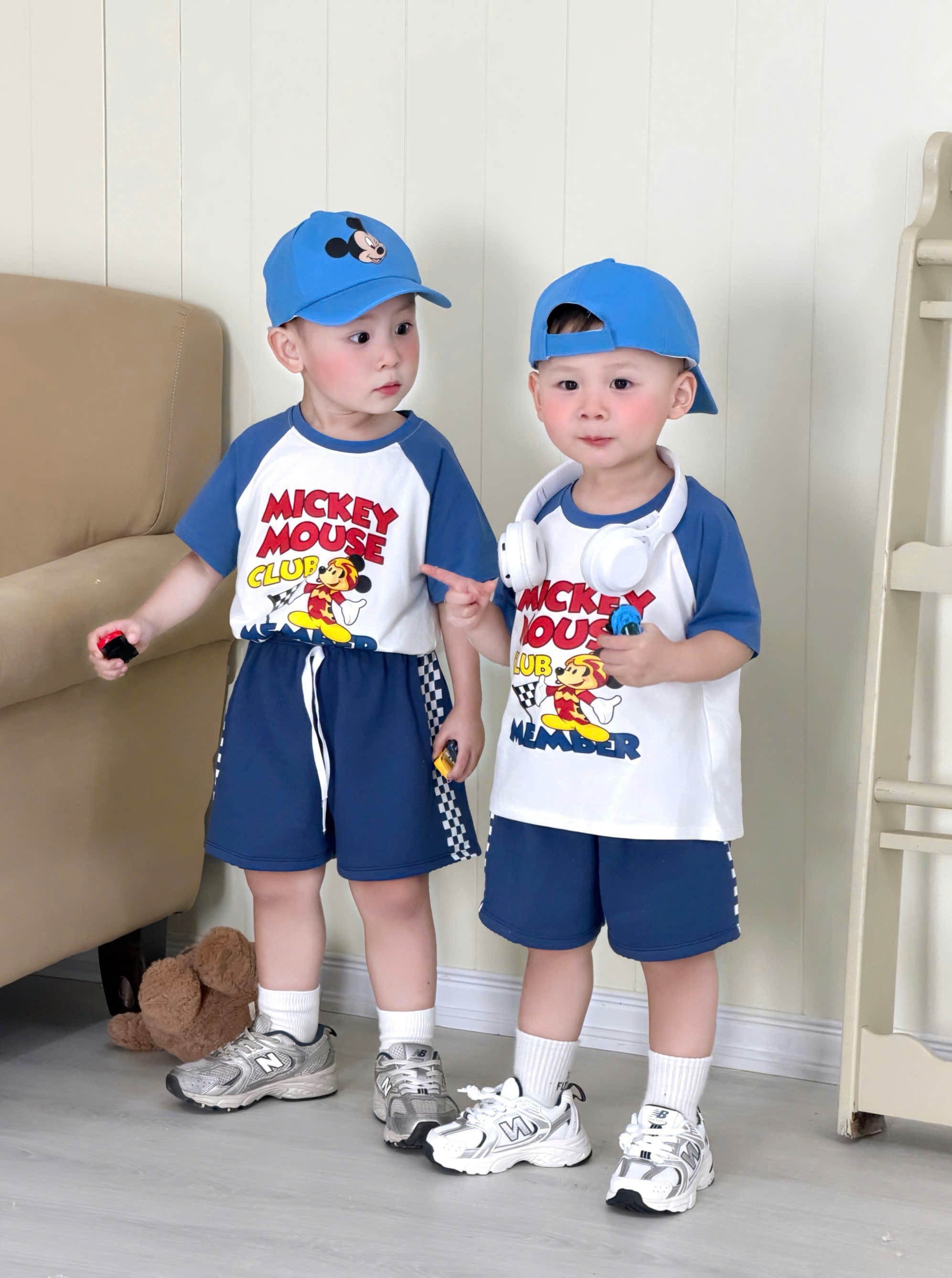 T390 - BỘ ĐÙI BÉ TRAI ÁO TRẮNG PHỐI XANH MICKEY MOUSE KÈM MŨ
