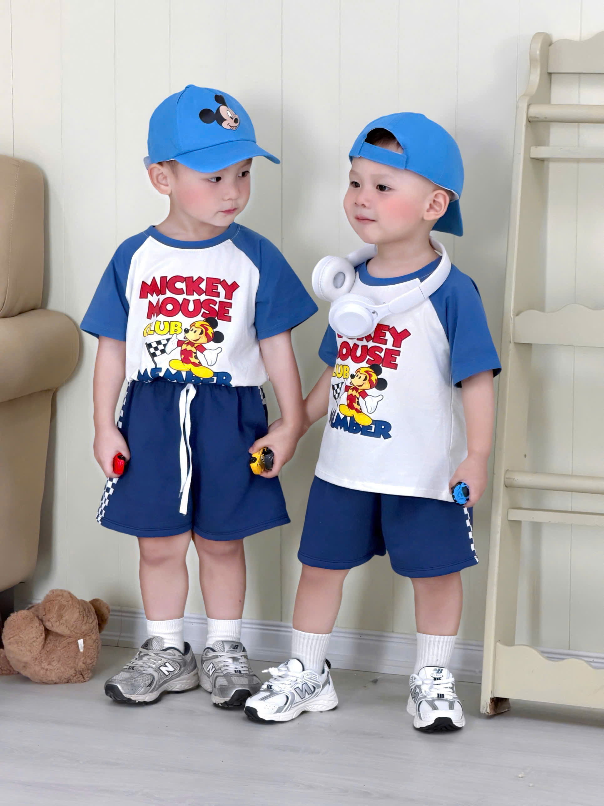 T390 - BỘ ĐÙI BÉ TRAI ÁO TRẮNG PHỐI XANH MICKEY MOUSE KÈM MŨ