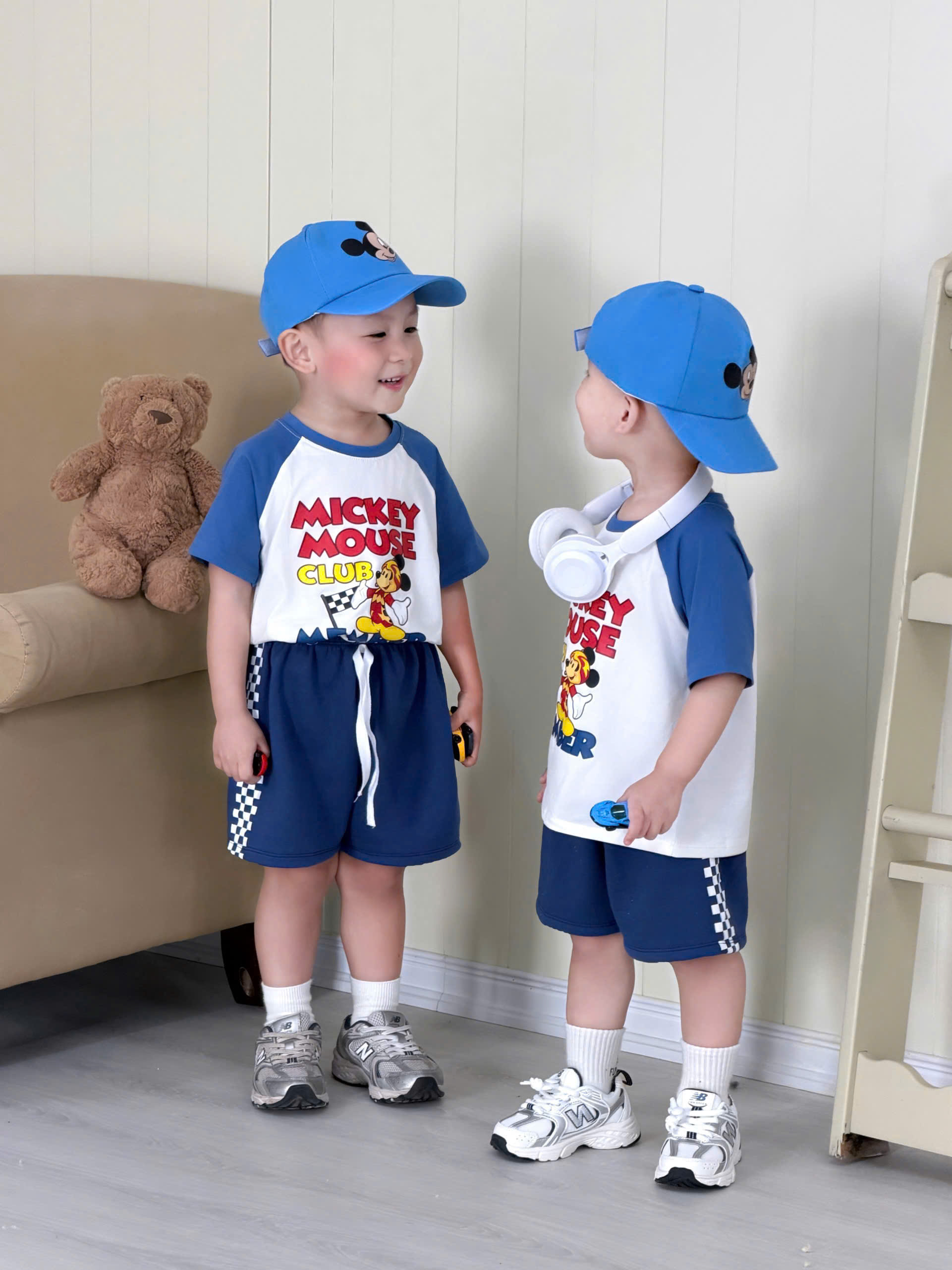 T390 - BỘ ĐÙI BÉ TRAI ÁO TRẮNG PHỐI XANH MICKEY MOUSE KÈM MŨ