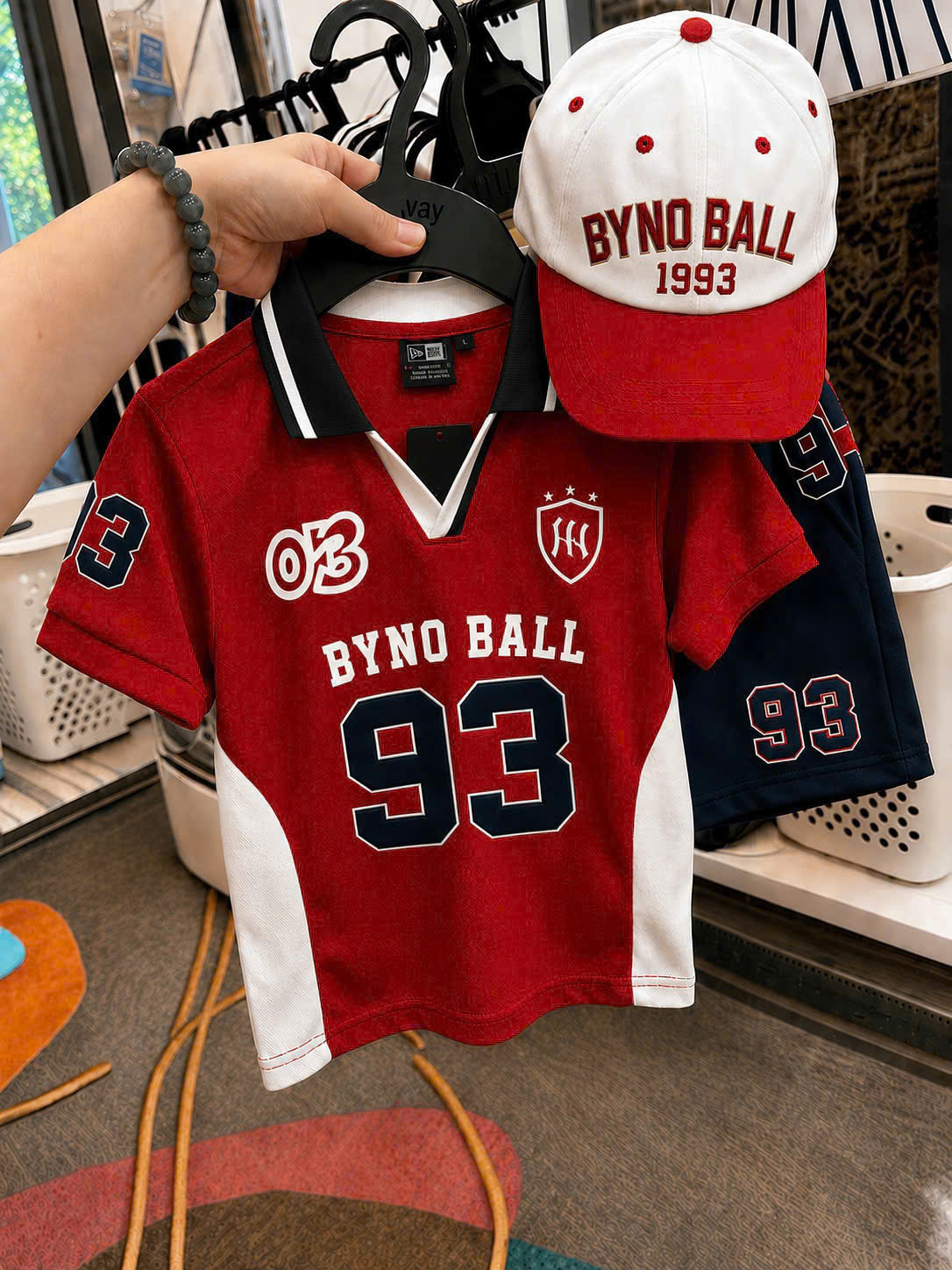 T396 - BỘ ĐÙI BÉ TRAI ÁO POLO ĐỎ BALL 93 KÈM MŨ