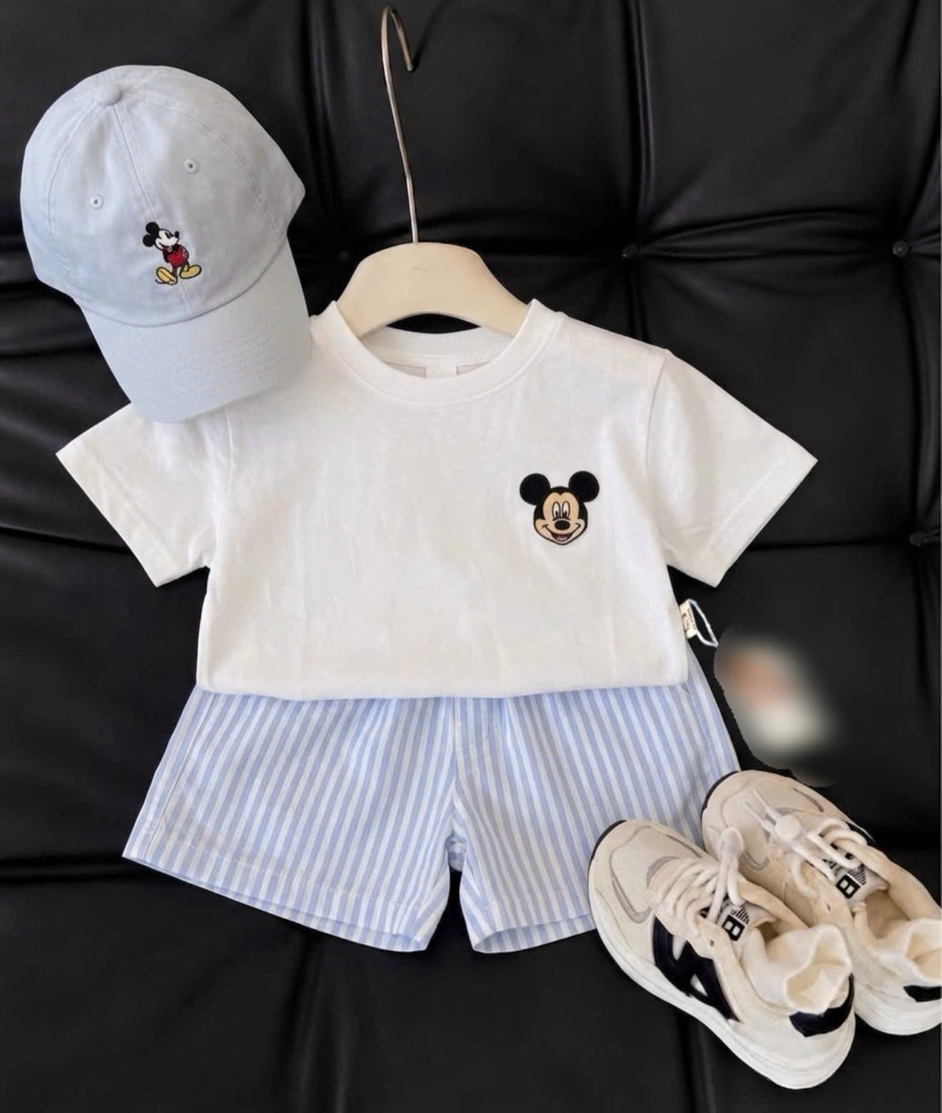 T400 - BỘ ĐÙI BÉ TRAI ÁO TRẮNG MICKEY QUẦN XANH SỌC KÈM MŨ
