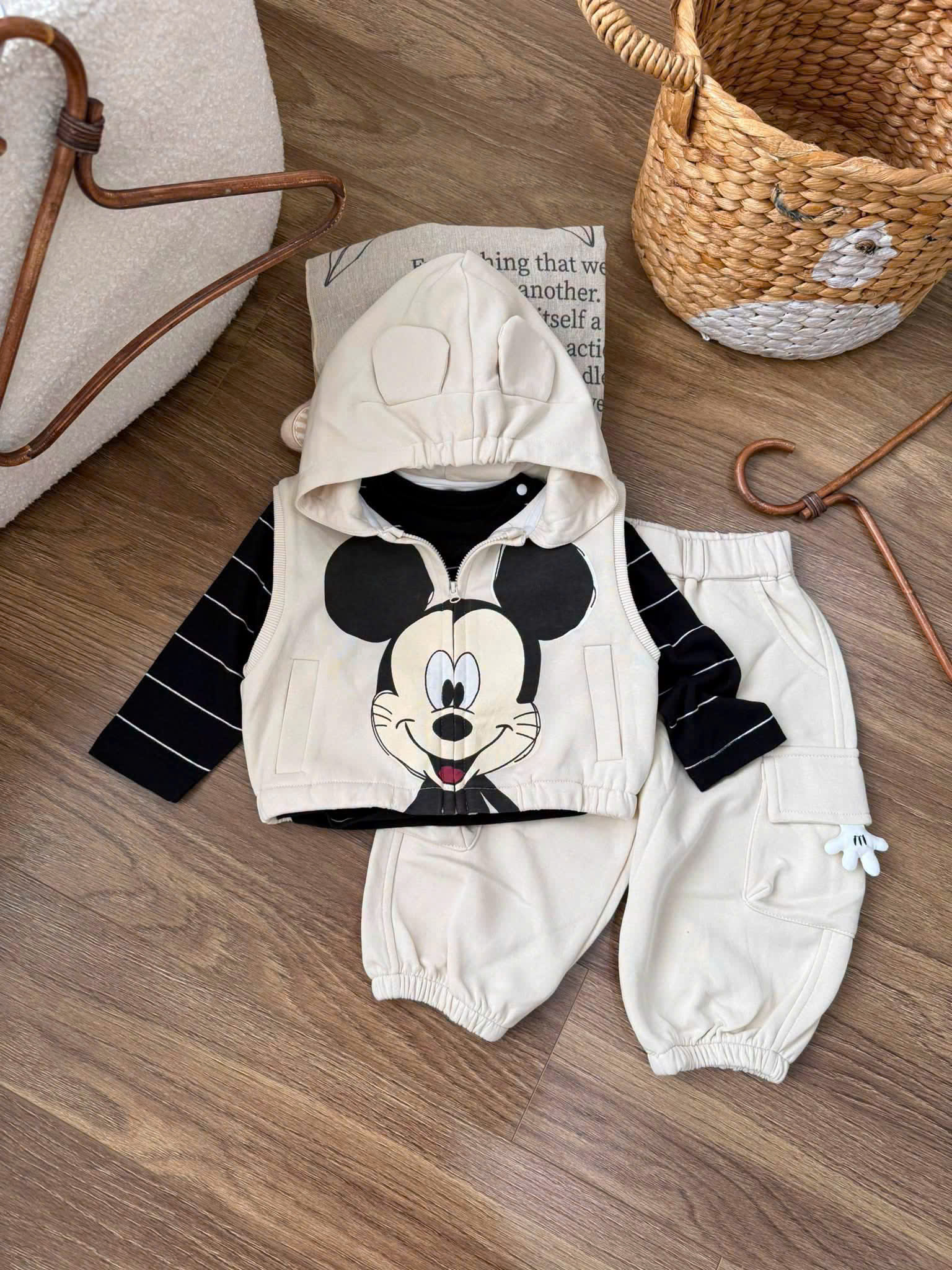 (chờ) T410 - SET BÉ TRAI 3CT ÁO GILE BE MICKEY MIX ÁO ĐEN KẺ