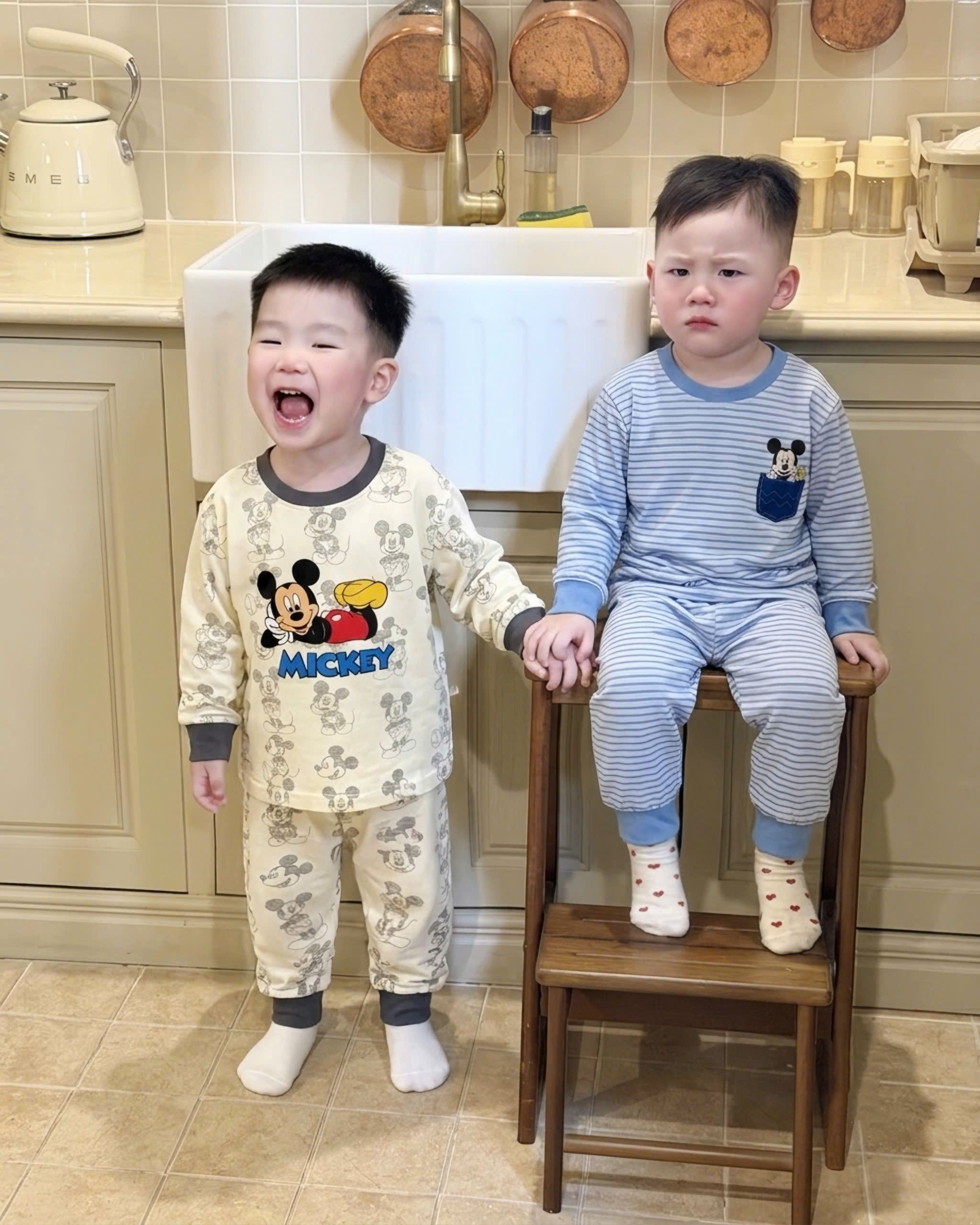 (chờ) T413 - SET 2 BỘ BÉ TRAI DÀI TAY MICKEY TRÀN xanh kẻ be