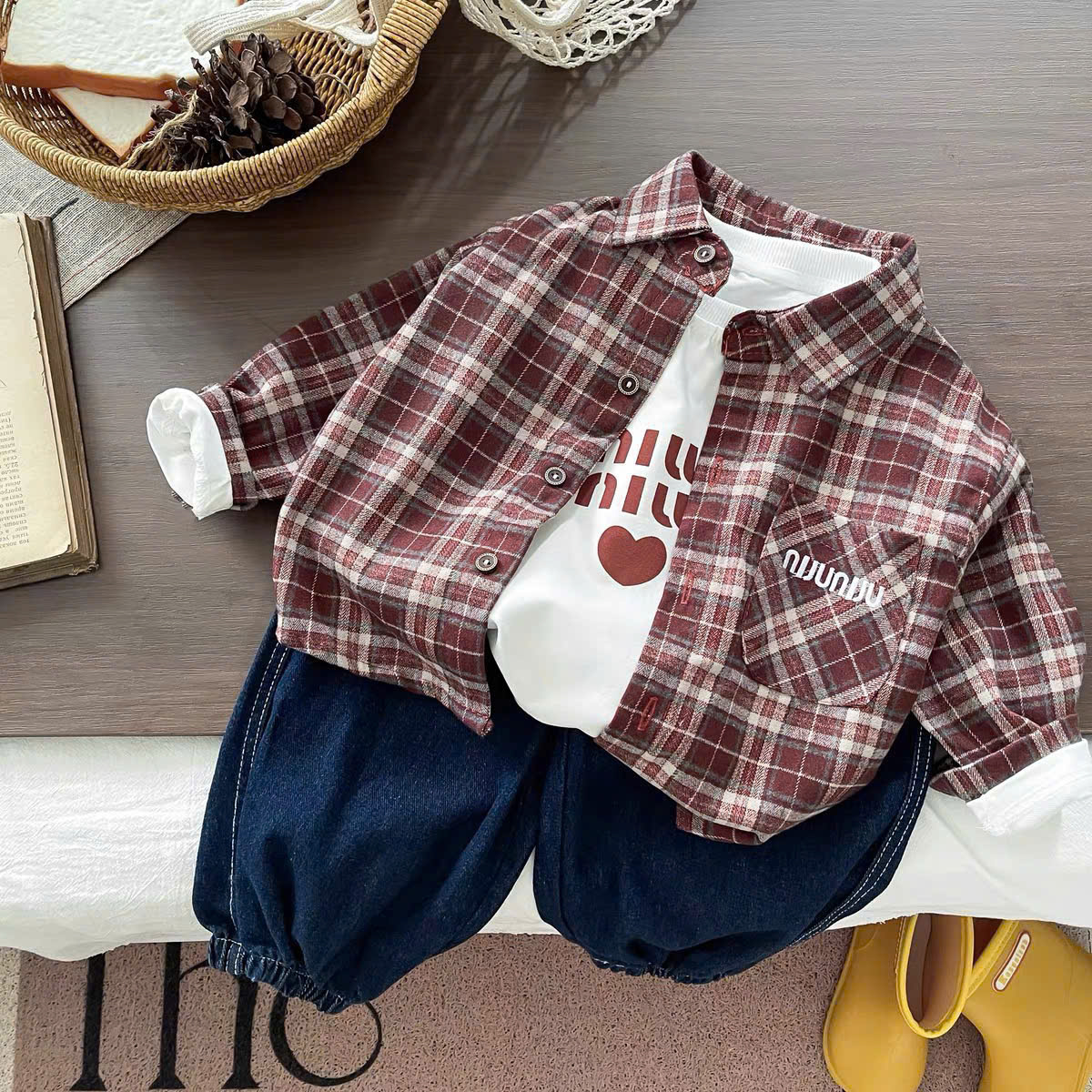 T433 - SET BÉ TRAI 3CT ÁO SƠ MI KẺ ĐỎ QUẦN BÒ KÈM THUN TRẮNG