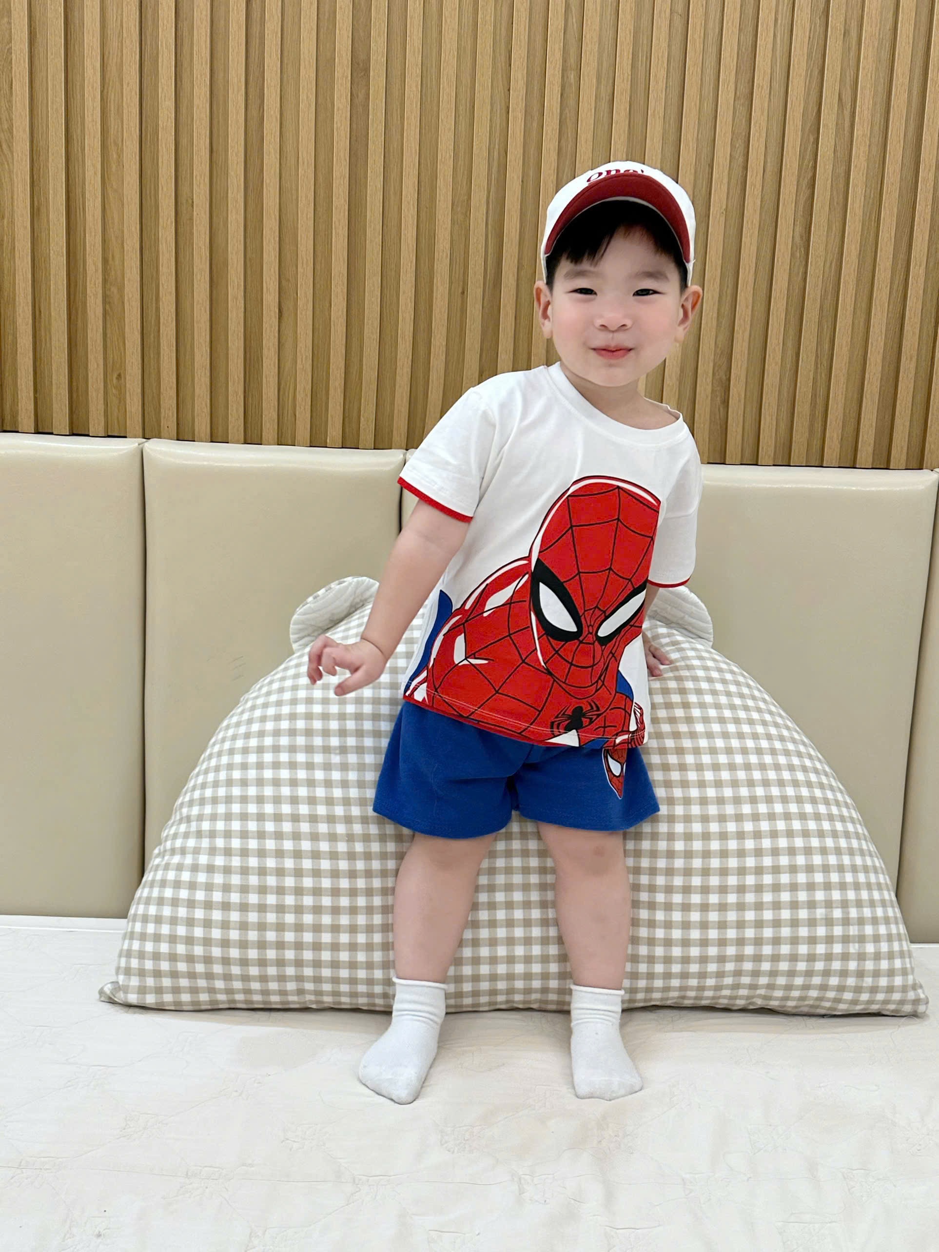 T509 - SET 2 BỘ ĐÙI BÉ TRAI NHỆN ĐỎ TRẮNG