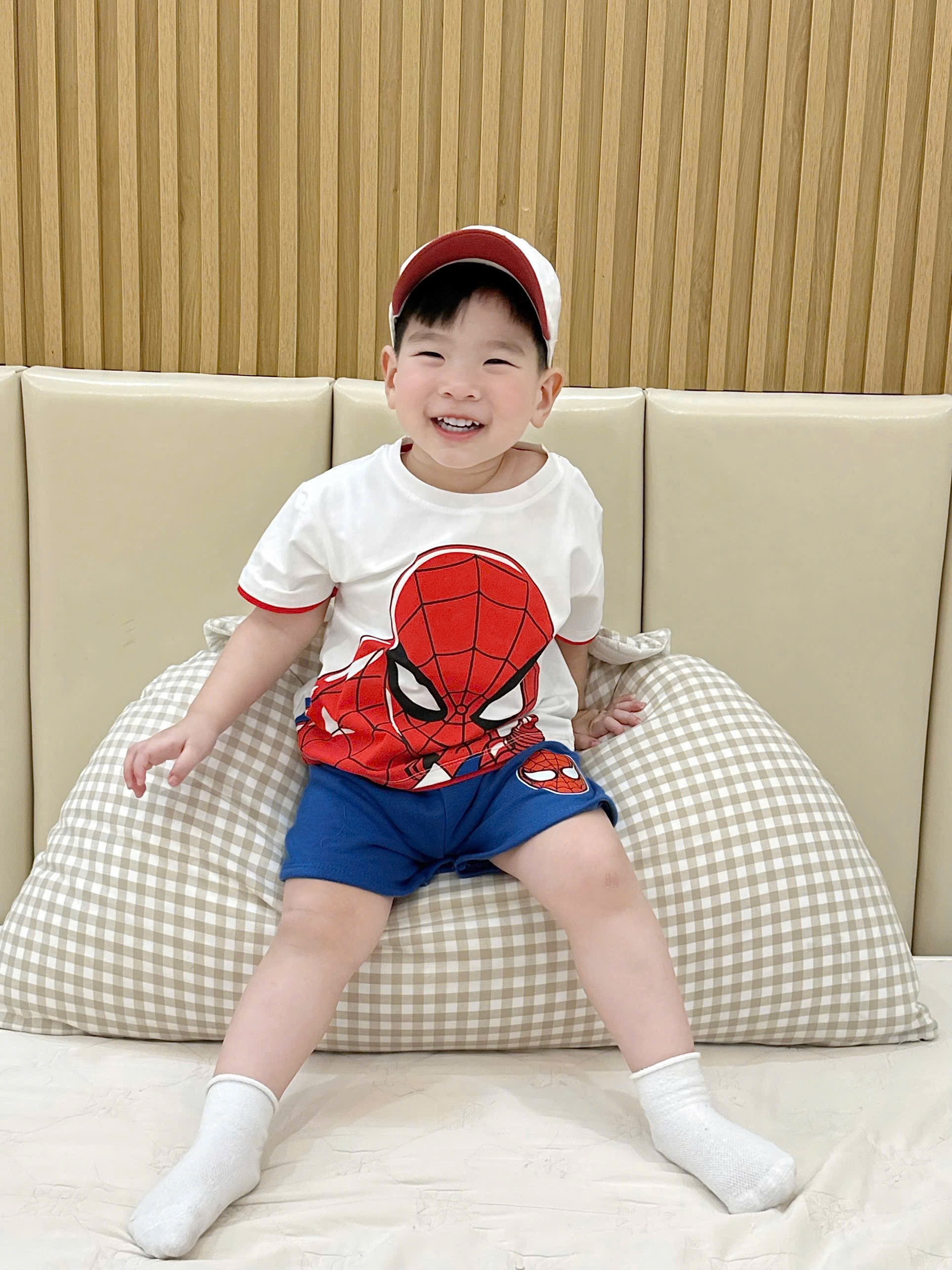 T509 - SET 2 BỘ ĐÙI BÉ TRAI NHỆN ĐỎ TRẮNG